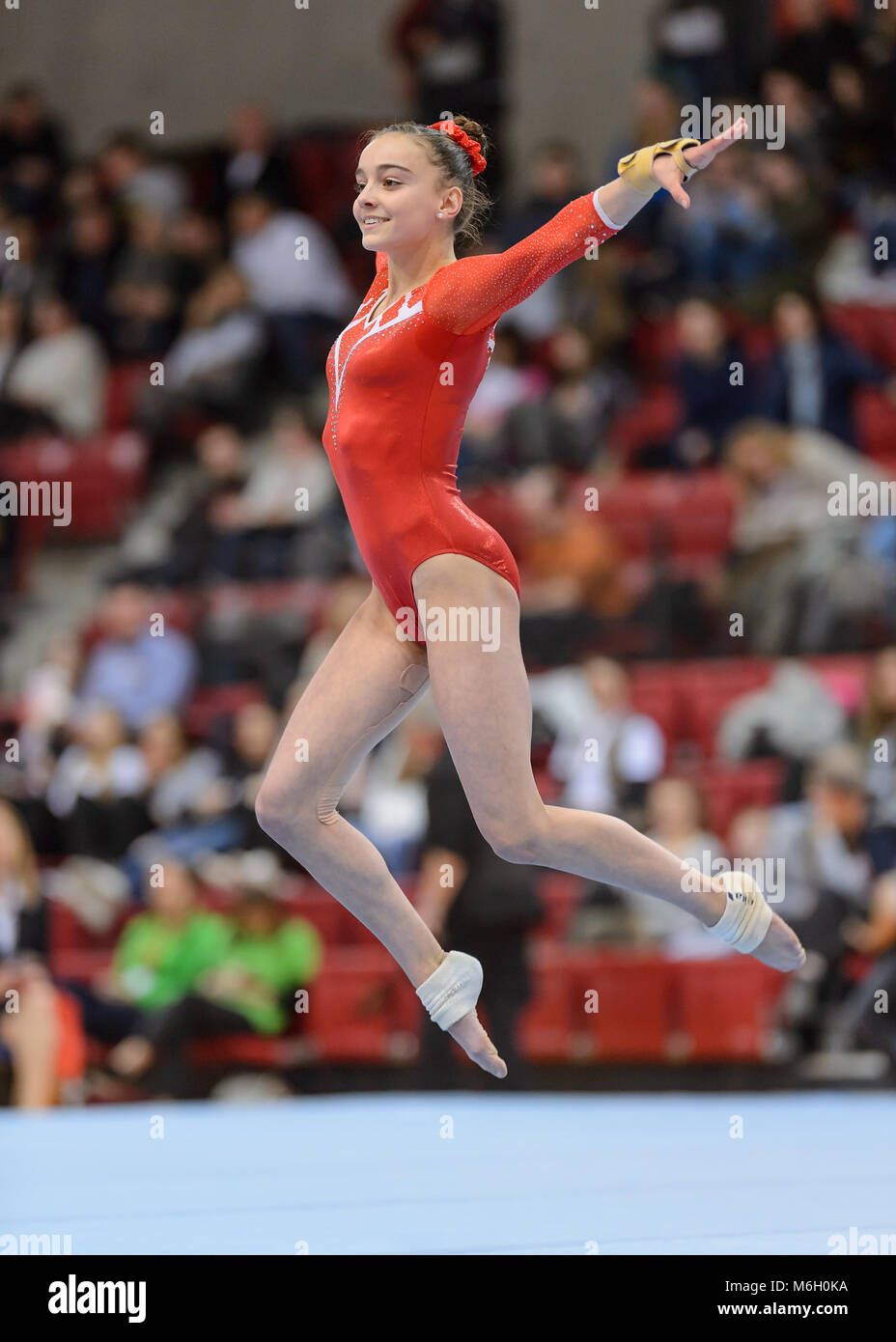 Stoccarda, Deutschland. 03 Mar, 2018. Lisa Zimmermann (TSV) Tittmoning waehrend ihrer grounduebung bei der Bundesliga a Stoccarda GES/ Turnen/ Bundesliga: Saisonauftakt, 03.03.2018 -- |utilizzo del credito in tutto il mondo: dpa/Alamy Live News Foto Stock