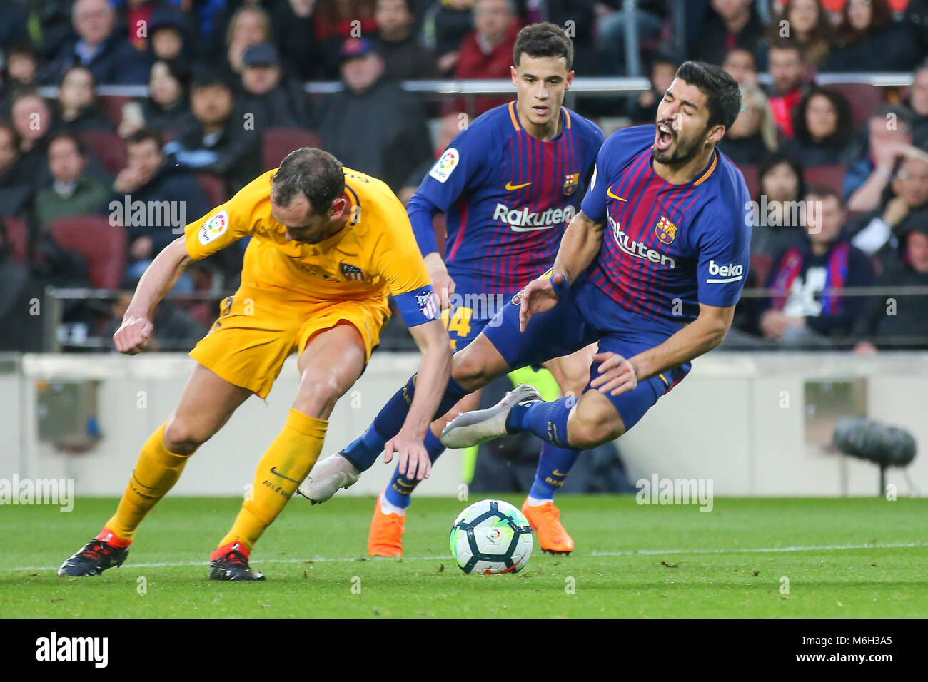 Barcellona, Spagna. 04 Mar, 2018. Atletico Madrid difensore Diego Godin (2) e FC Barcellona in avanti Luis Suarez (9) durante la partita tra FC Barcelona contro l'Atletico Madrid, per il round 27 del Liga Santander, giocato al Camp Nou Stadium il 4 marzo 2018 a Barcellona, Spagna. Credito: Gtres Información más Comuniación on line, S.L./Alamy Live News Foto Stock Barcellona, Spagna. 04 Mar, 2018. Atletico Madrid difensore Diego Godin (2) e FC Barcellona in avanti Luis Suarez (9) durante la partita tra FC Barcelona contro l'Atletico Madrid, per il round 27 del Liga Santander, giocato al Camp Nou Stadium il 4 marzo 2018 a Barcellona, Spagna. Credito: Gtres Información más Comuniación on line, S.L./Alamy Live News Foto Stock