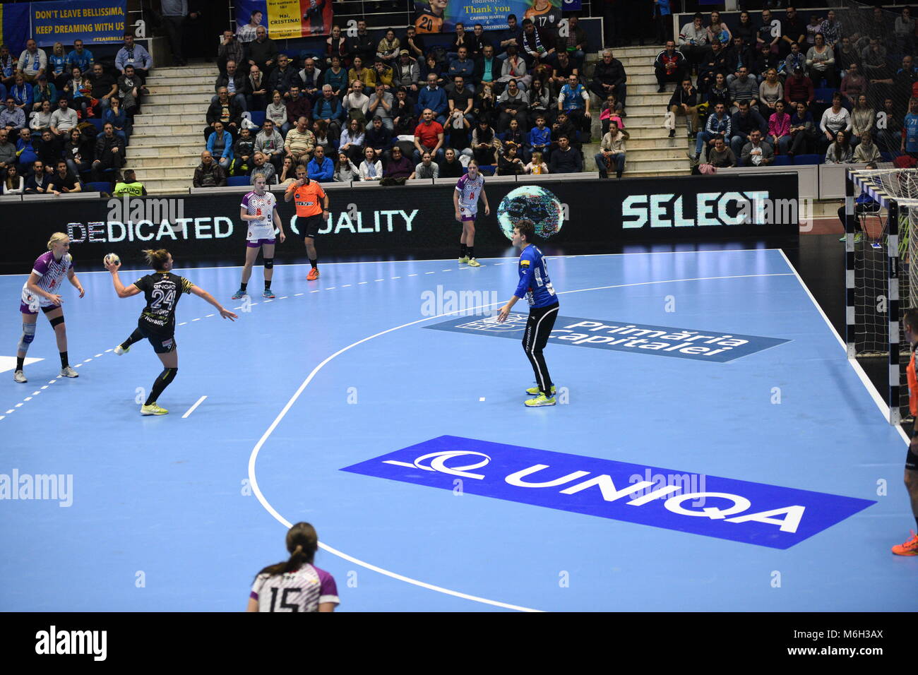 Bucarest, Romania - Marzo 04, 2018: pallamano match tra il CSM di Bucarest e Midtjylland nel girone principale di donna EHF Champions League 2017/18 in Sala Polivalenta, Bucarest, Romania. Credito: Alberto Grosescu/Alamy Live News Foto Stock