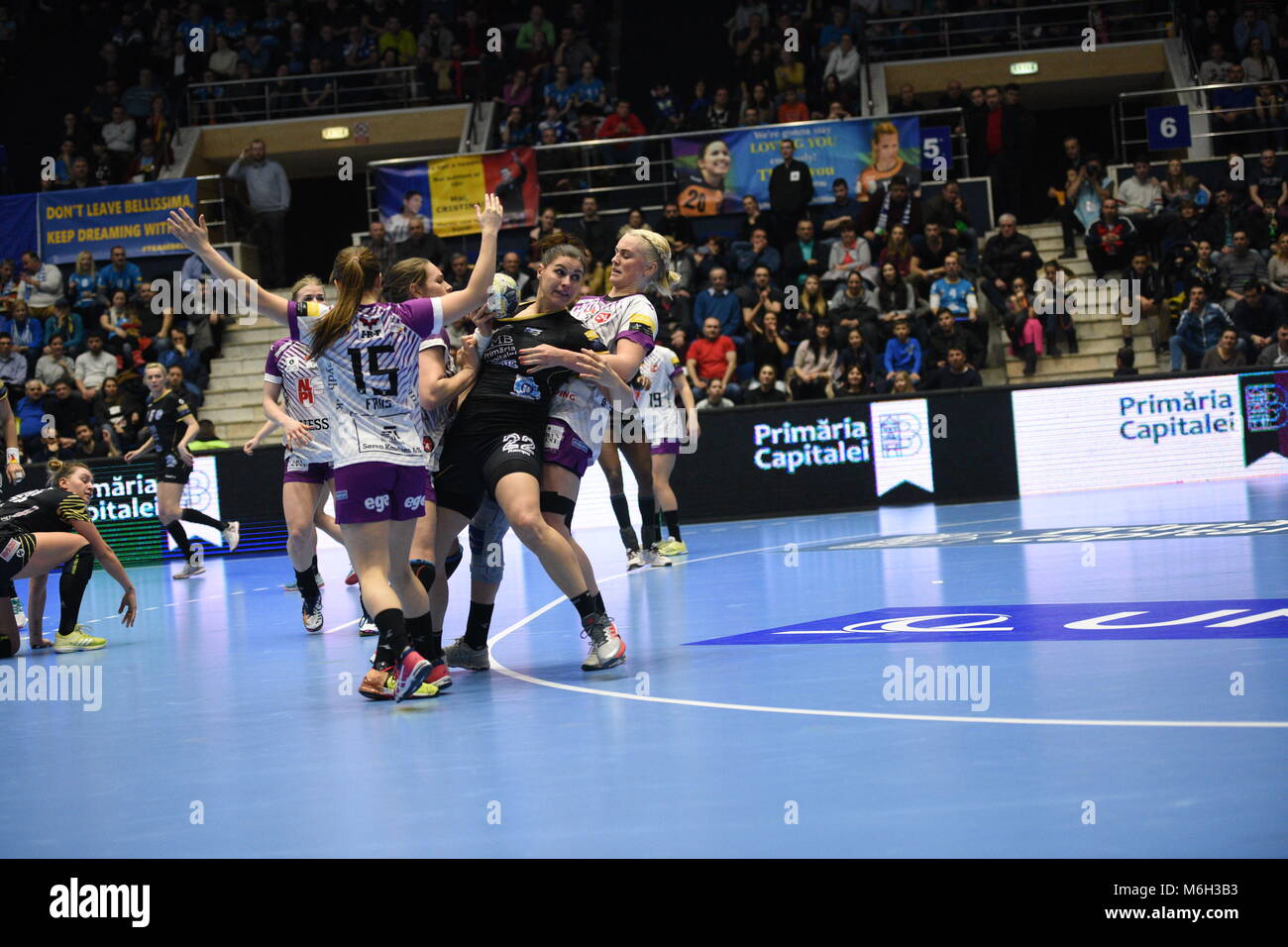 Bucarest, Romania - Marzo 04, 2018: pallamano match tra il CSM di Bucarest e Midtjylland nel girone principale di donna EHF Champions League 2017/18 in Sala Polivalenta, Bucarest, Romania. Credito: Alberto Grosescu/Alamy Live News Foto Stock