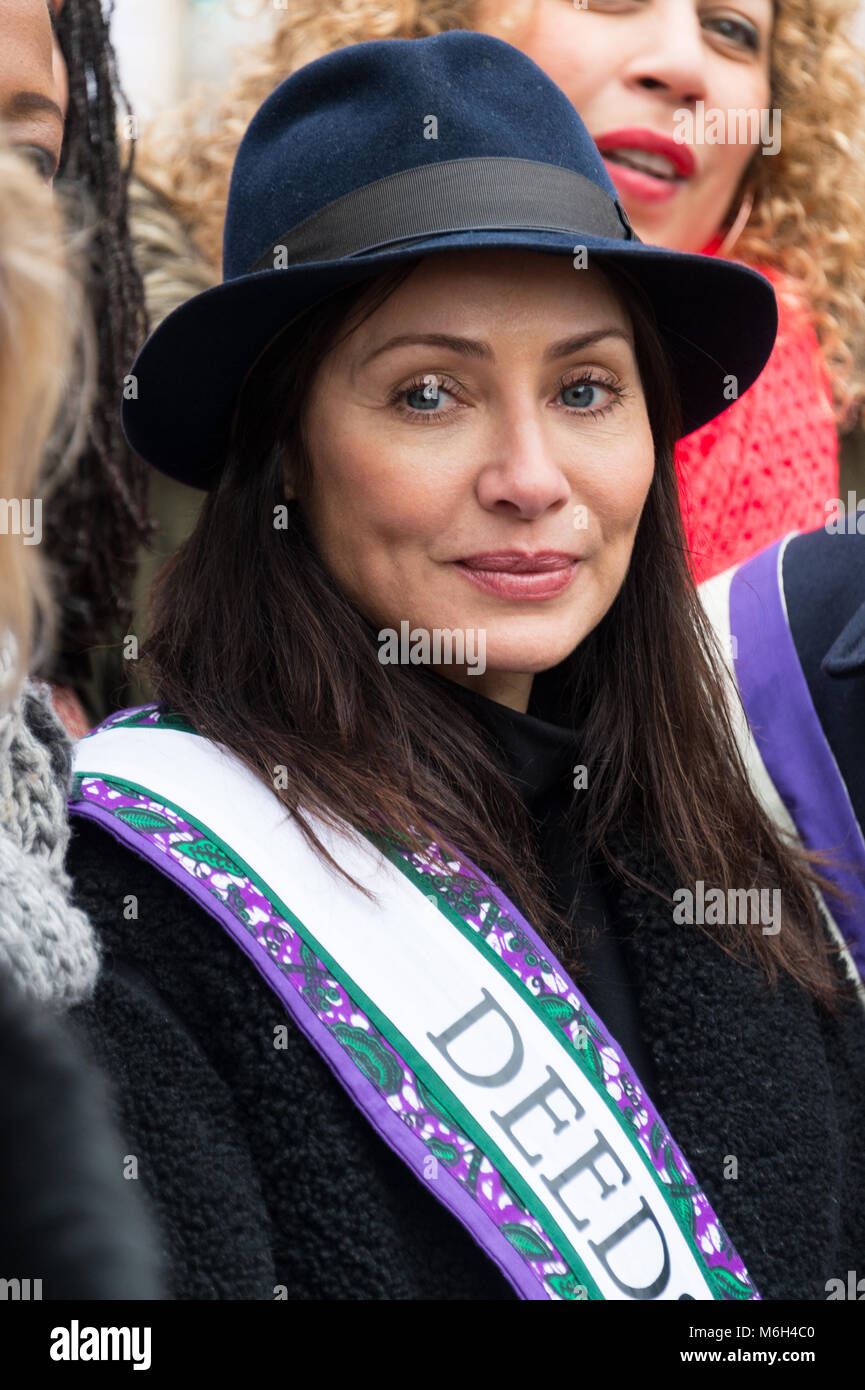 Londra, Regno Unito. 04 Mar, 2018. Natalie Imbruglia assiste il marzo4donne marzo nel centro di Londra per celebrare la Giornata internazionale della donna e 100 anni poiché le donne nel Regno Unito in primo luogo ha guadagnato il diritto di voto. Credito: Raymond codolo/Alamy Live News Foto Stock