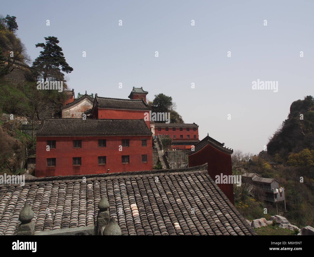 Wudang Temple e Wudang Mountaing. L'origine del cinese taoista di arte marziale chiamato Tai Chi. In viaggio nella provincia di Hu Bei, Cina. in 2014, 16 aprile. Foto Stock