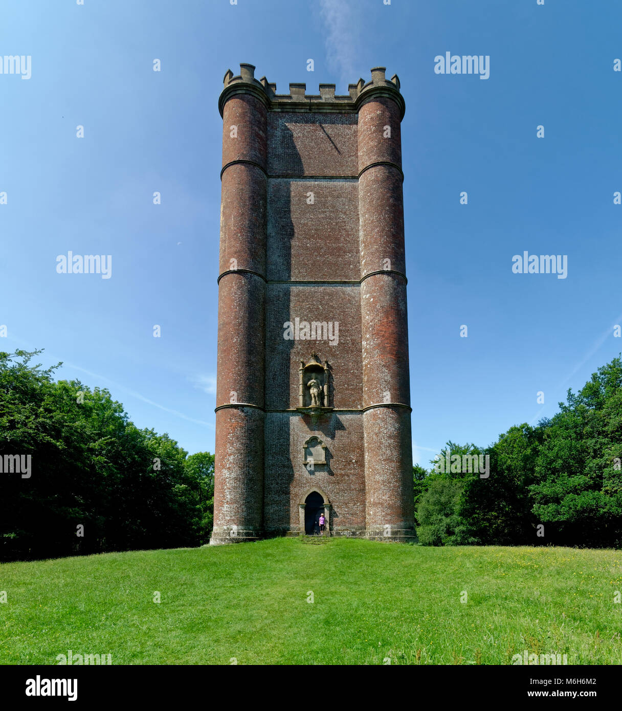 Sì, è molto alti - King Alfred's Tower a Stourhead Garden Foto Stock