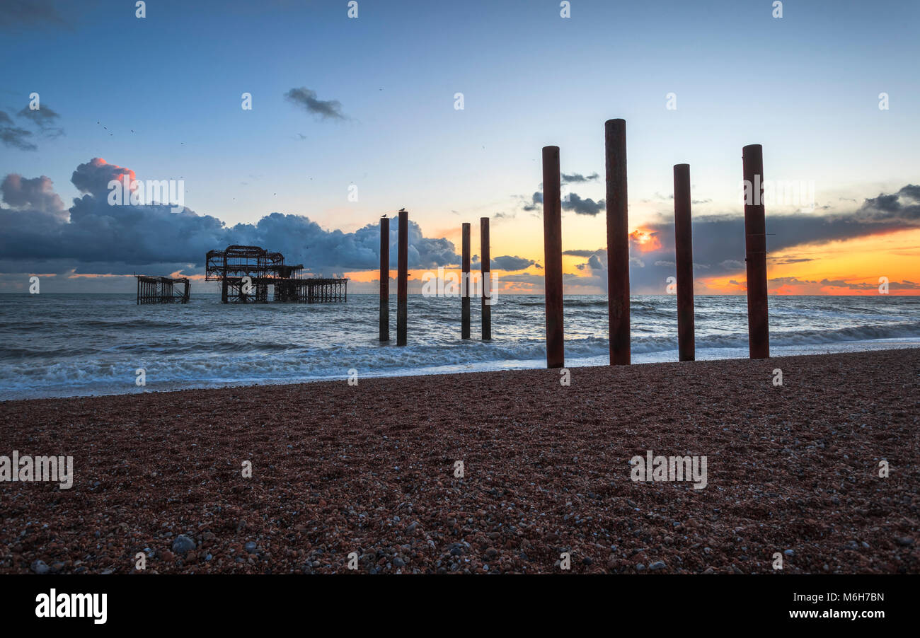 Molo Ovest di Brighton al tramonto Foto Stock