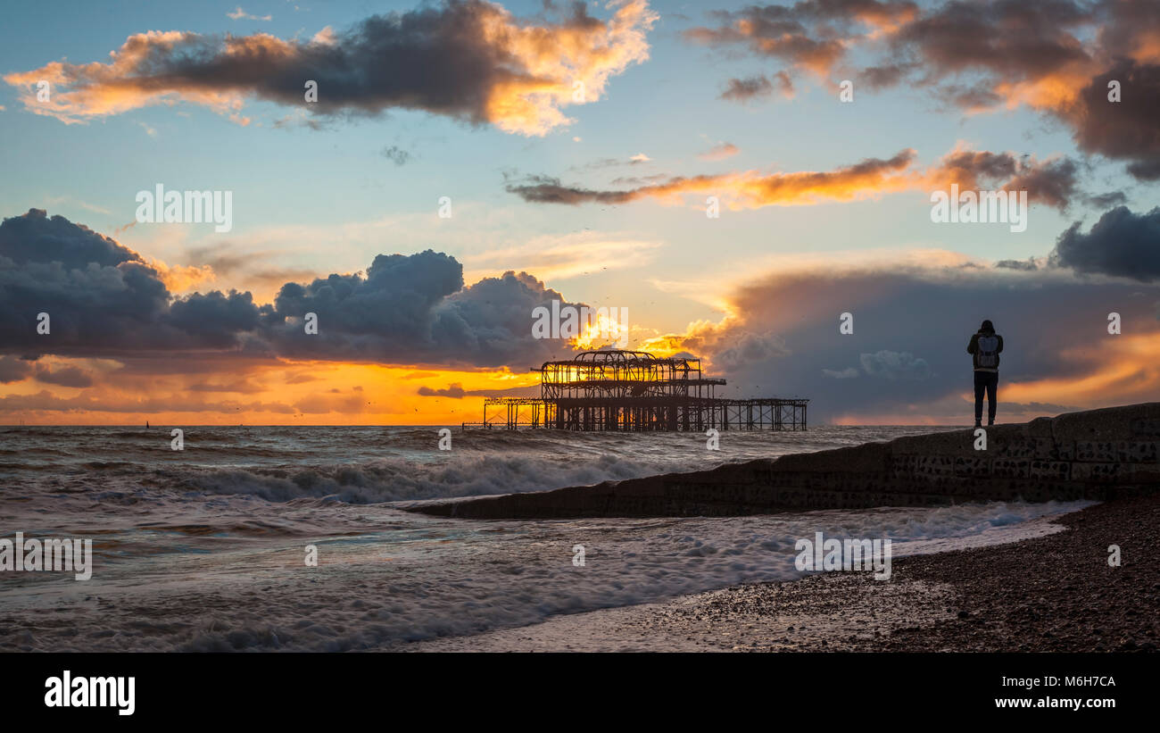 Molo Ovest di Brighton al tramonto Foto Stock