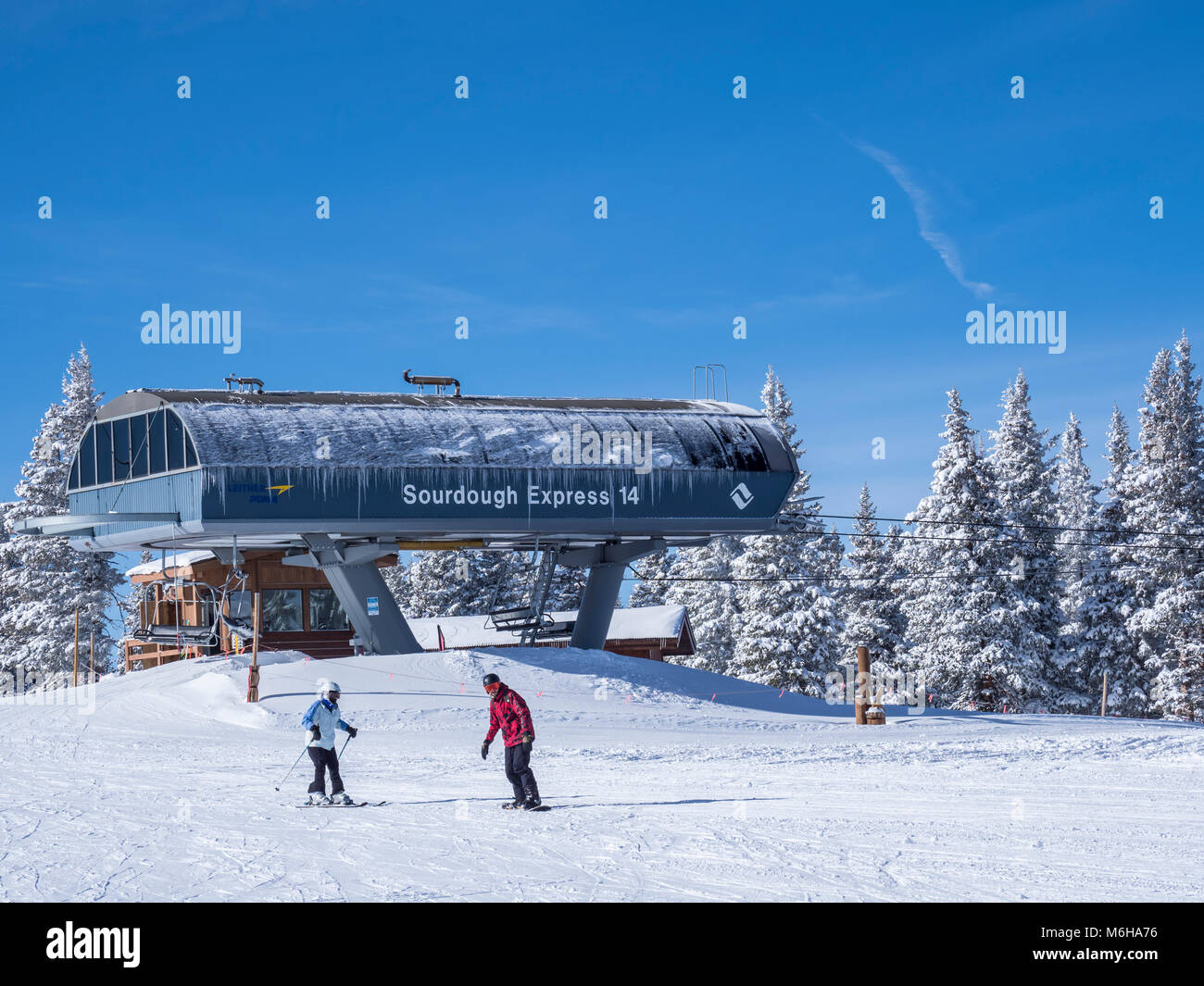 Parte superiore della pasta madre Express ascensore vicino a due Elk Lodge, inverno, Vail Ski Resort, Vail Colorado. Foto Stock