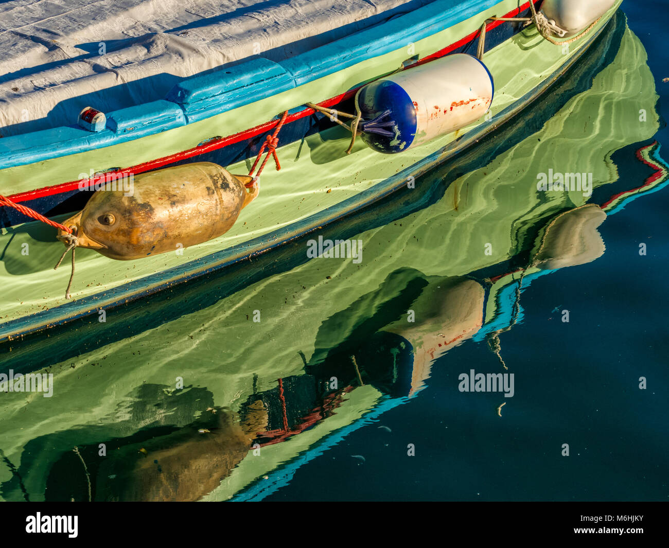 Ormeggiata barche da pesca sul isola di Procida, Italia Foto Stock