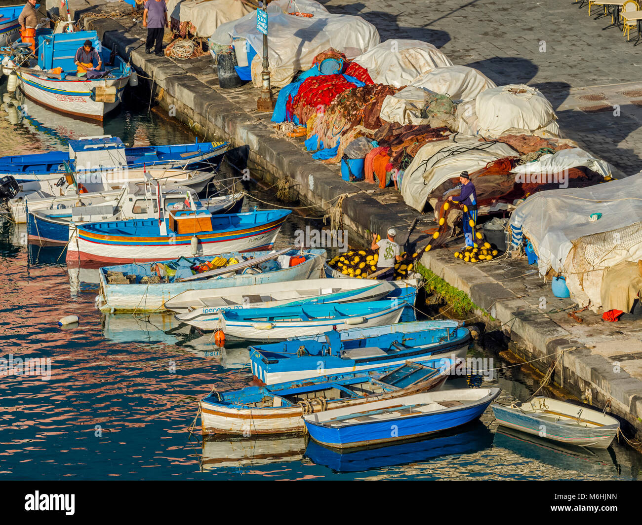 Ormeggiata barche da pesca sul isola di Procida, Italia Foto Stock