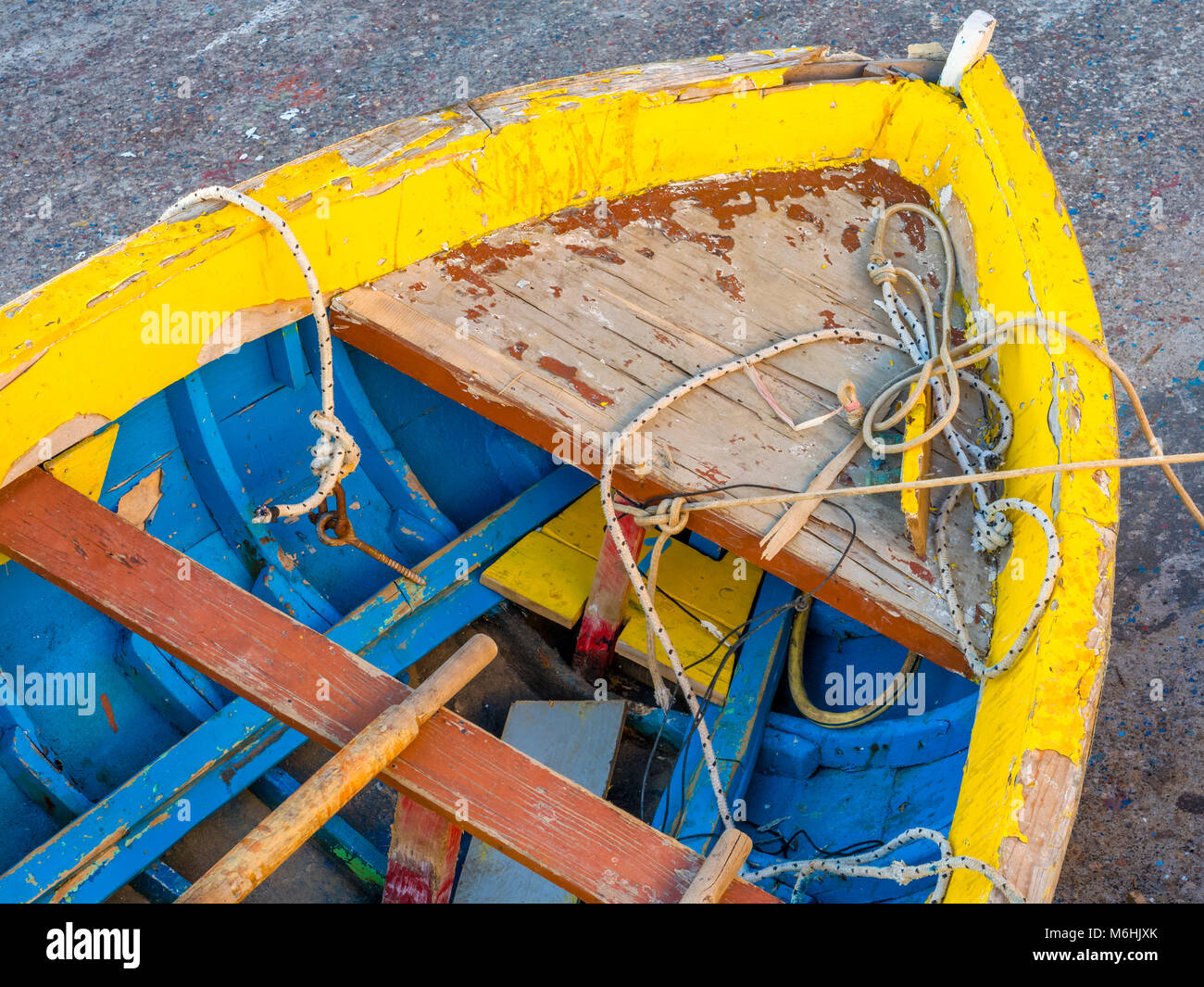 Ormeggiata barche da pesca sul isola di Procida, Italia Foto Stock