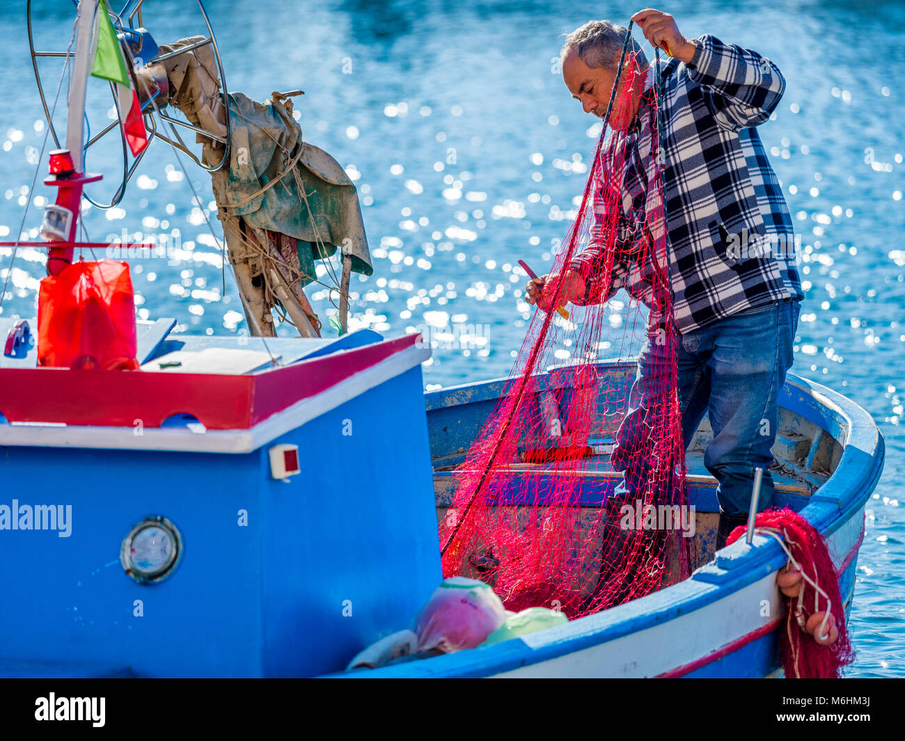 Rammendo delle reti da pesca sull isola di Procida, Italia Foto Stock