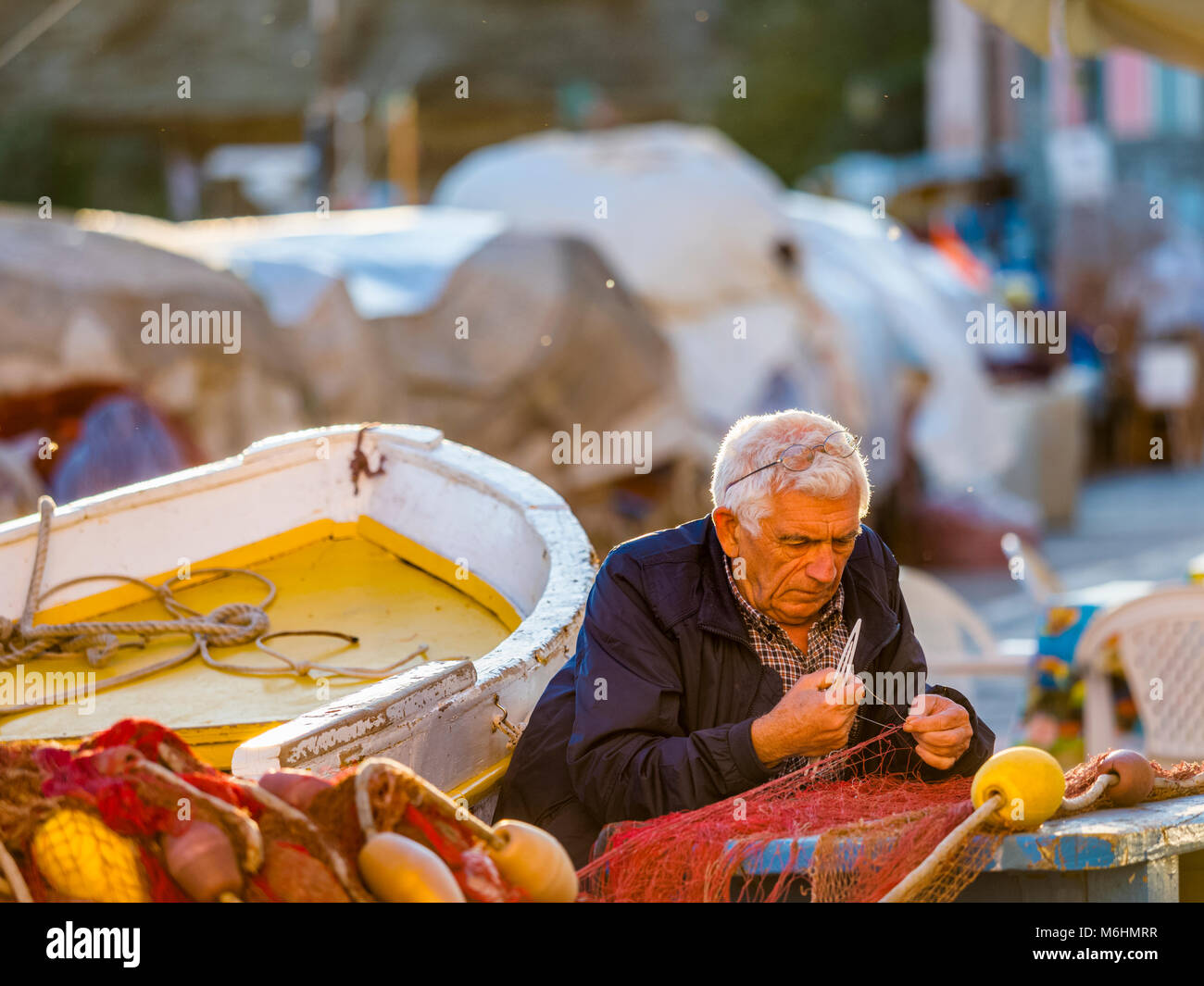 Rammendo delle reti da pesca sull isola di Procida, Italia Foto Stock