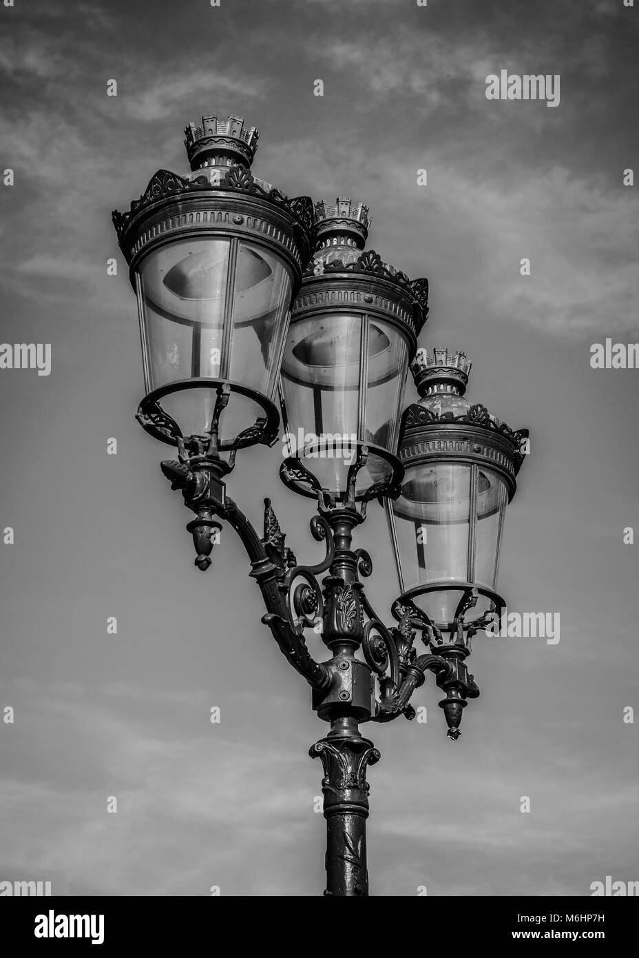 Lampada di strada al di fuori di Notre Dame, Paris, Francia Foto Stock