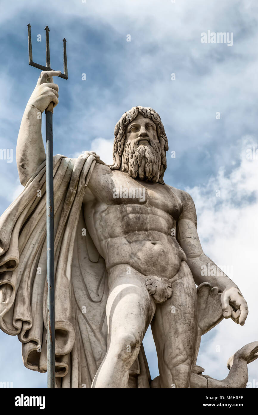 Dettagli della statua del Nettuno in Piazza del Popolo, Roma, Italia Foto Stock