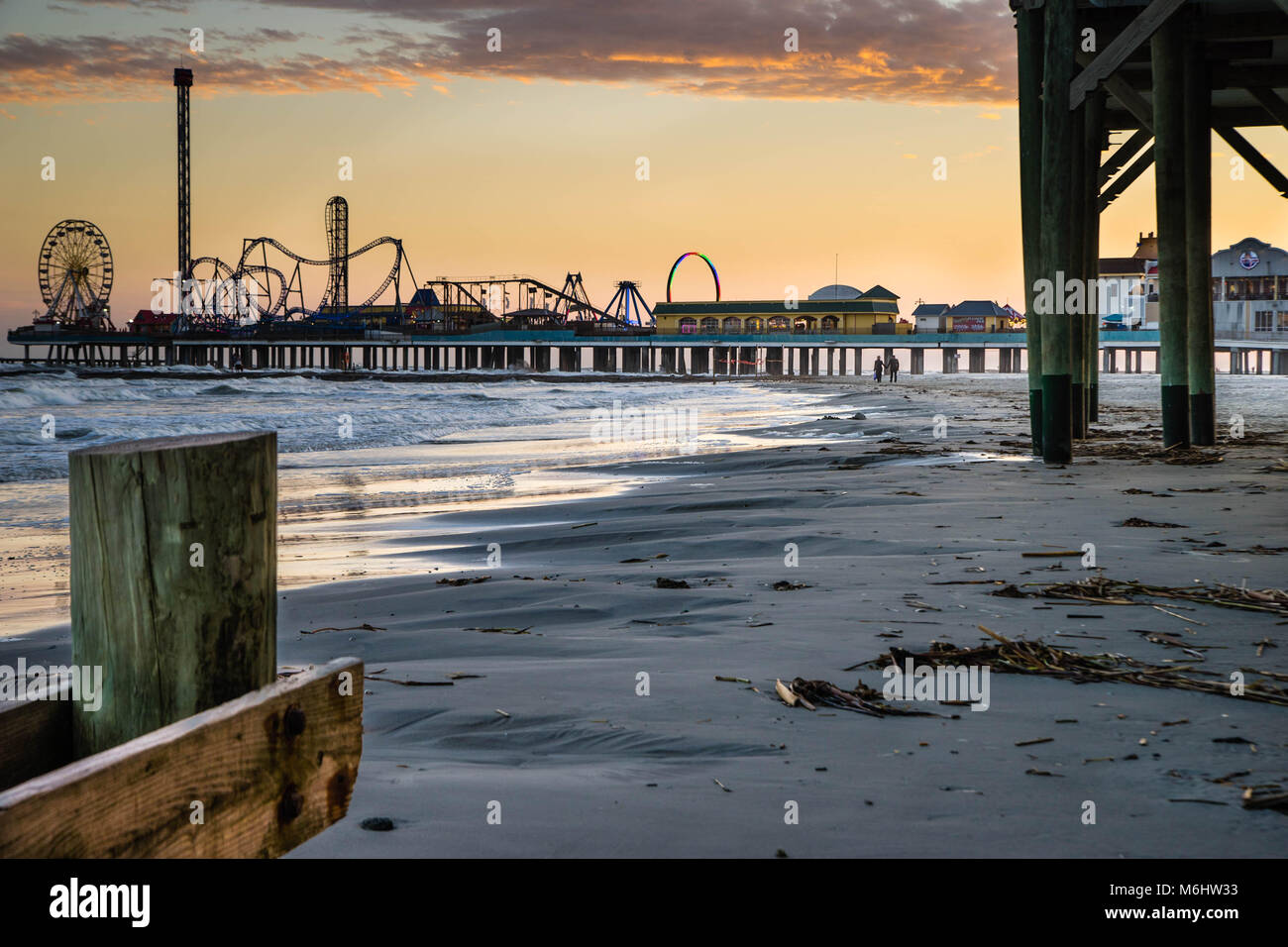 La bassa marea sulla spiaggia di Galveston. Foto Stock