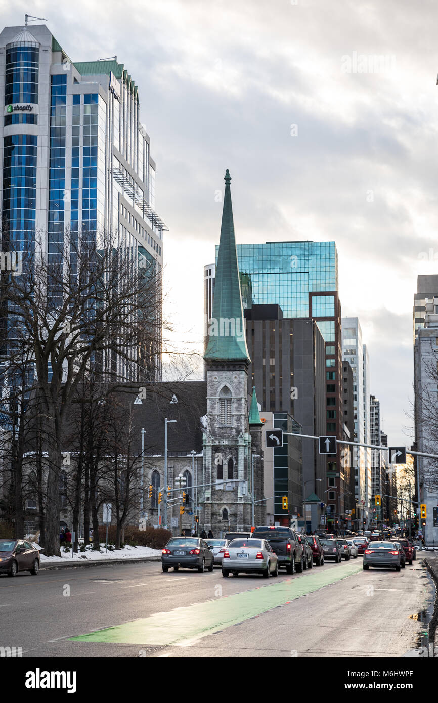 Ottawa, Ontario, Canada - 20 Gennaio 2018: Street downtown durante il tramonto Foto Stock