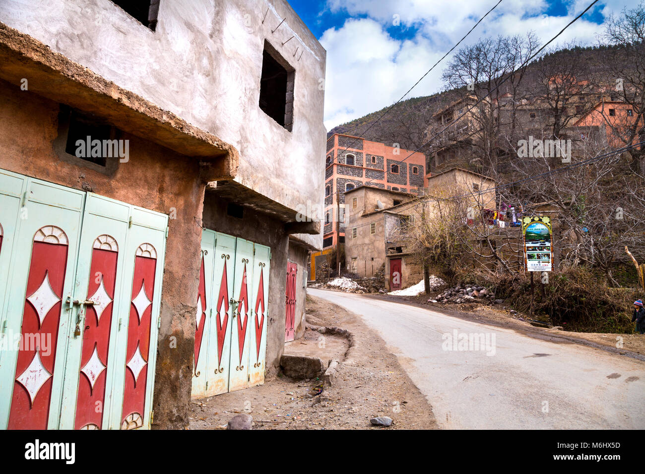 Il piccolo villaggio di Imlil nelle montagne Atlas in Marocco Foto Stock