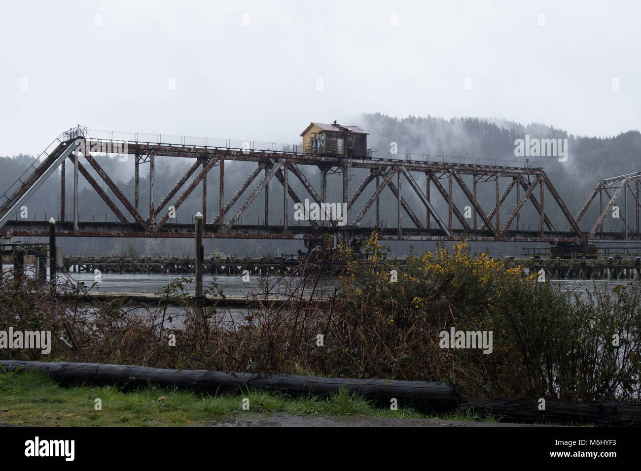 Cushman Swing ponte ferroviario vicino a Firenze, Oregon, Stati Uniti d'America. Foto Stock