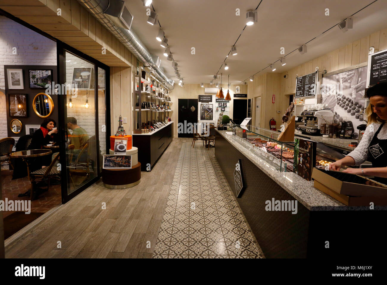 Chocolat Michel Cluizel, 279 Bedford Ave, Brooklyn, New York. Interno di una cioccolateria francese nel quartiere di Williamsburg. Foto Stock