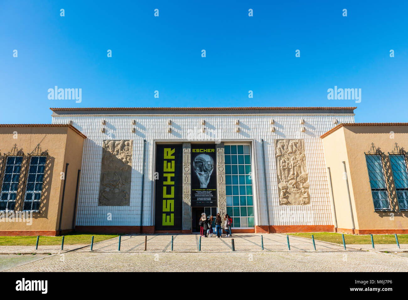 Moderno edificio del museo di arte popolare o Museu de Arte popolare nella zona di Belem di Lisbona. Foto Stock