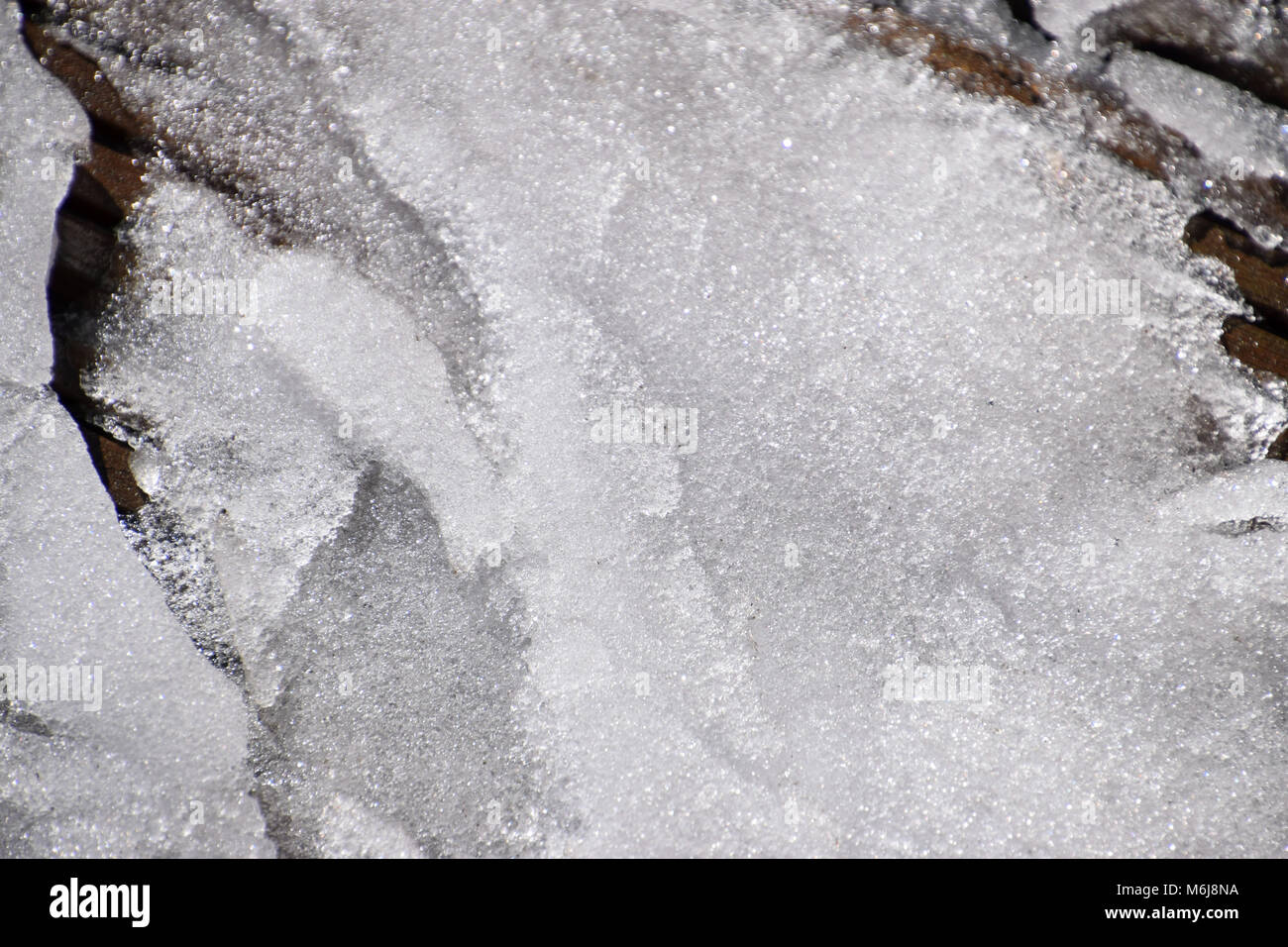 La fusione di neve o di cristalli di ghiaccio in primavera Foto Stock