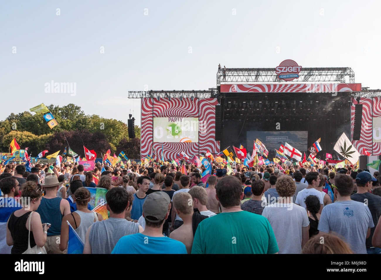 Sventolando bandiere del Sziget Festival a Budapest, Ungheria Foto Stock