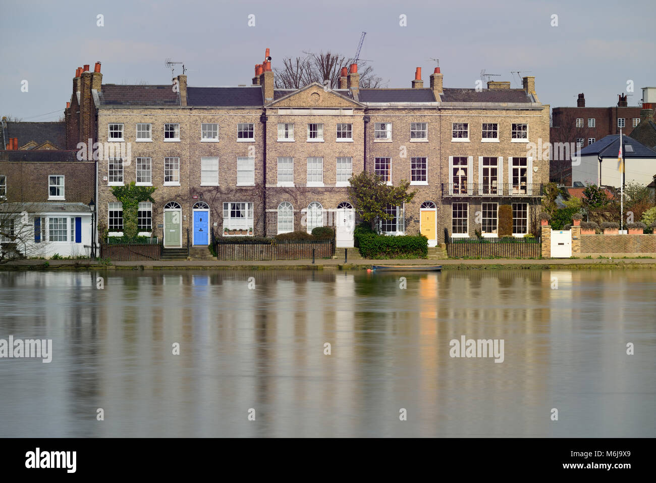 Lusso residenze terrazzati, Kew riverfront, West London, Regno Unito Foto Stock