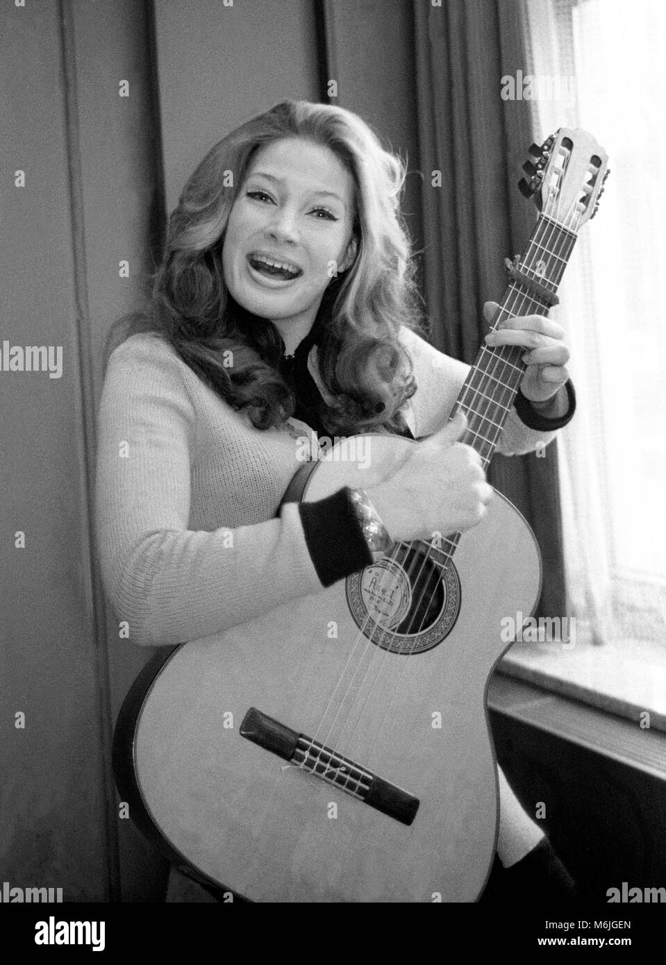 ÅSE KLEVELAND artista norvegese e il cantante 1969 divenne in seguito ministro nel governo norvegese Foto Stock