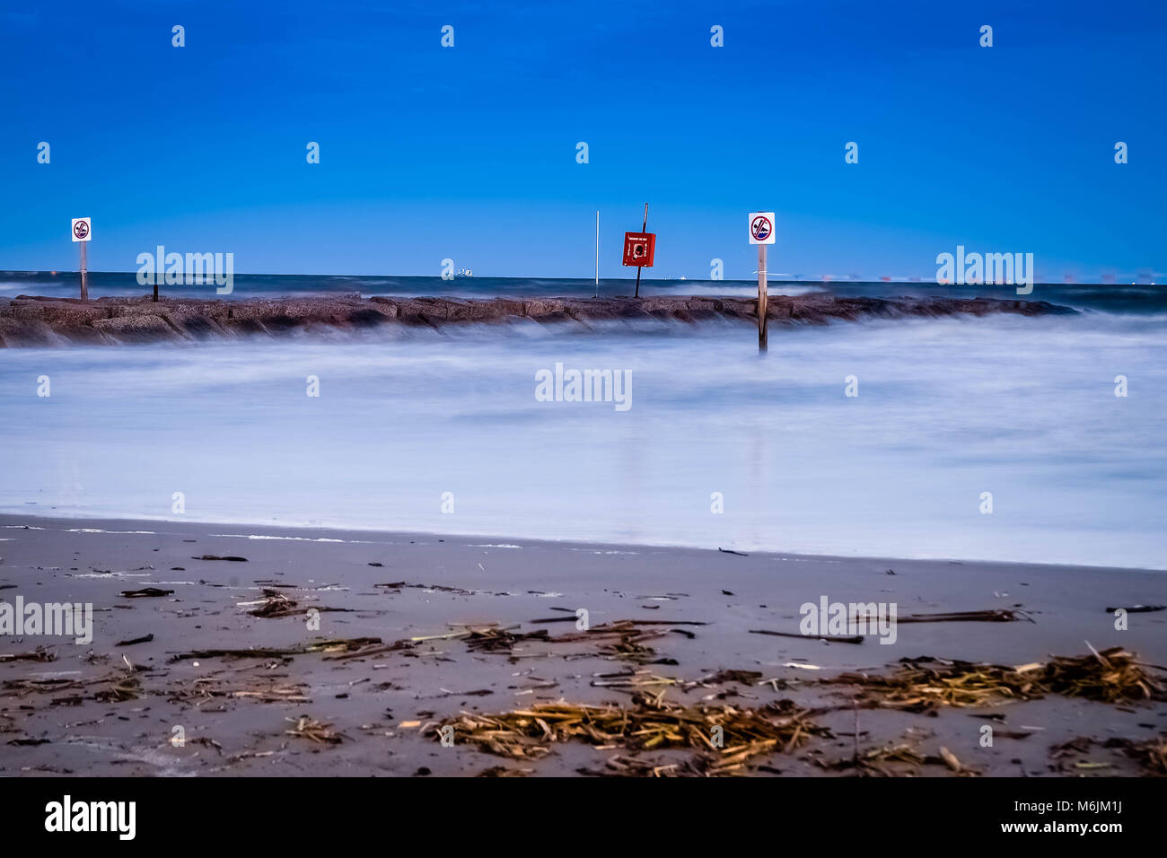 La bassa marea sulla spiaggia di Galveston. Foto Stock
