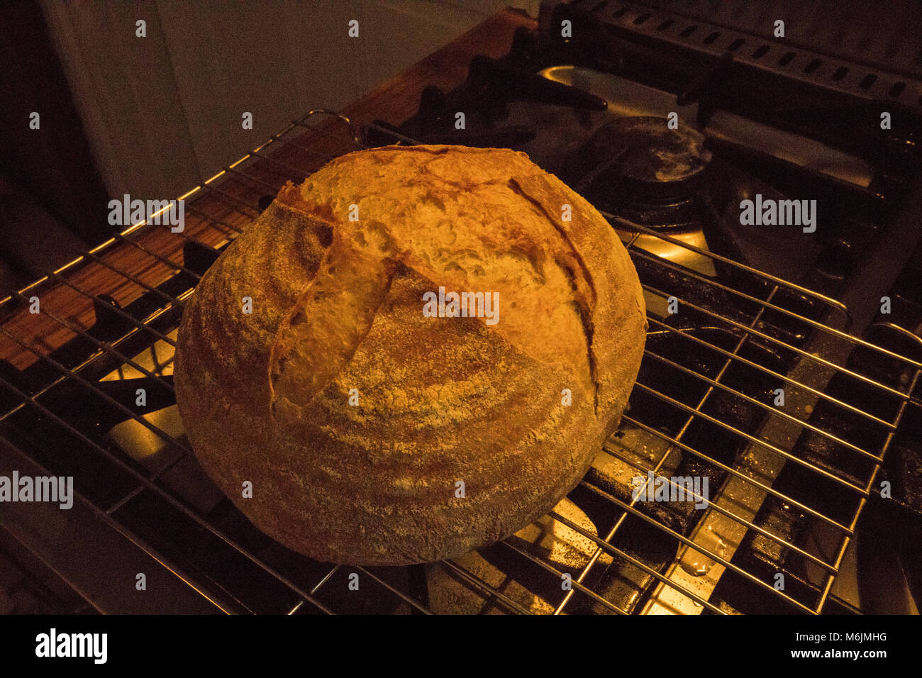 Fresche, home-cotto al forno, pane a lievitazione naturale. Sabato mattina. Foto Stock