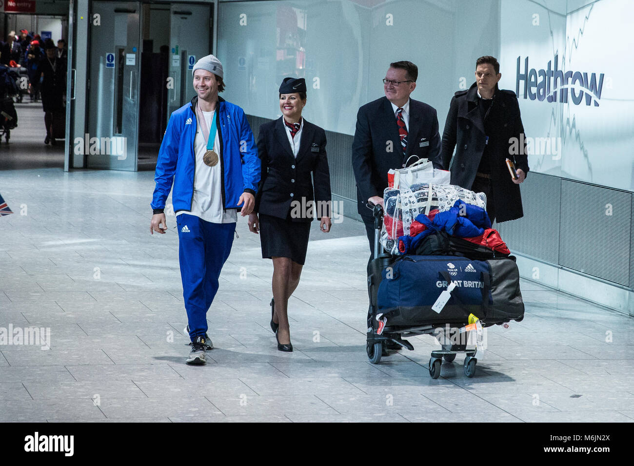 Londra, Regno Unito. Il 26 febbraio, 2018. Billy Morgan visualizza il suo uomo Big Air con la medaglia di bronzo come la British Olympic Association (BOA) accoglie favorevolmente Team GB athlet Foto Stock