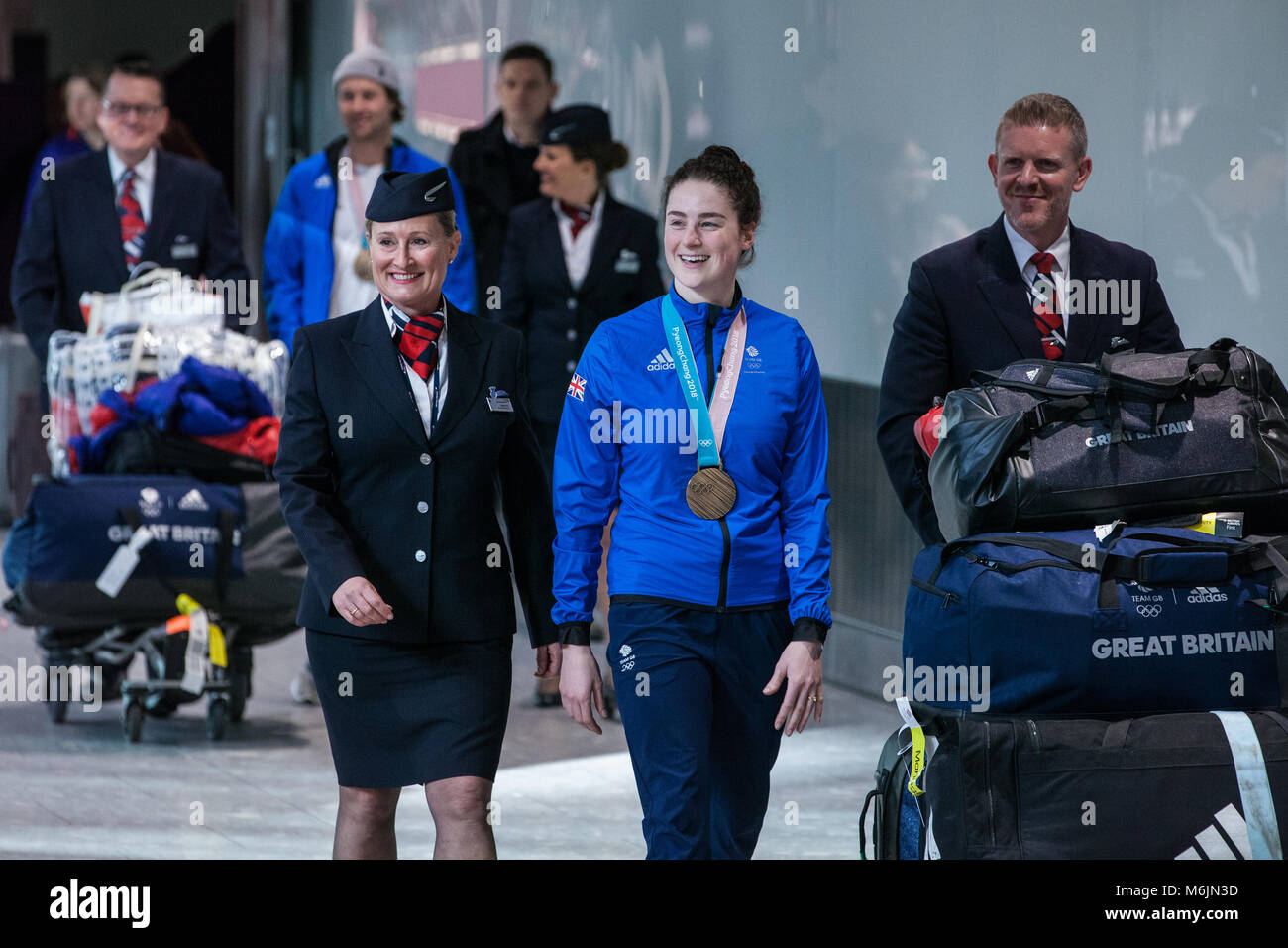Londra, Regno Unito. Il 26 febbraio, 2018. Laura Deas visualizza la sua donna scheletro medaglia di bronzo come la British Olympic Association (BOA) accoglie favorevolmente Team GB athle Foto Stock