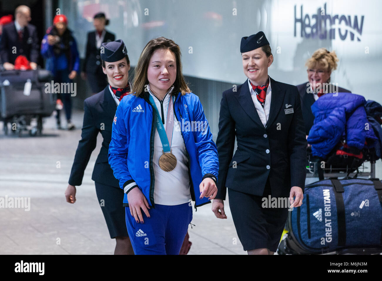 Londra, Regno Unito. Il 26 febbraio, 2018. Izzy Fatih Akin visualizza la sua donna slopestyle con la medaglia di bronzo come la British Olympic Association (BOA) accoglie favorevolmente Team GB il triidrato di alluminio Foto Stock