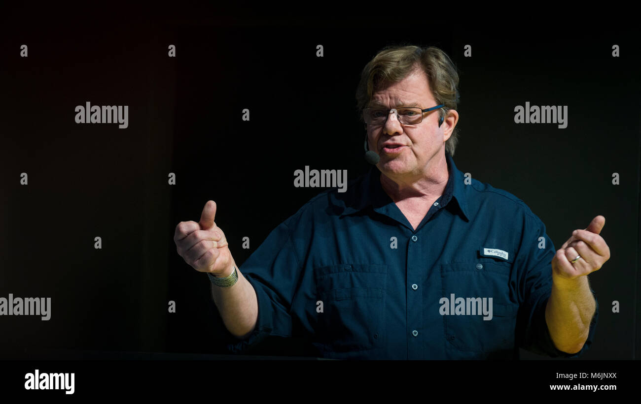 Joe McNally ,fotografo,Nikon Ambasciatore parlando alla mostra fotografica 2017 presso il centro NEC Birmingham REGNO UNITO sul Nikon Stand xx Marzo 2017 : Foto C Foto Stock