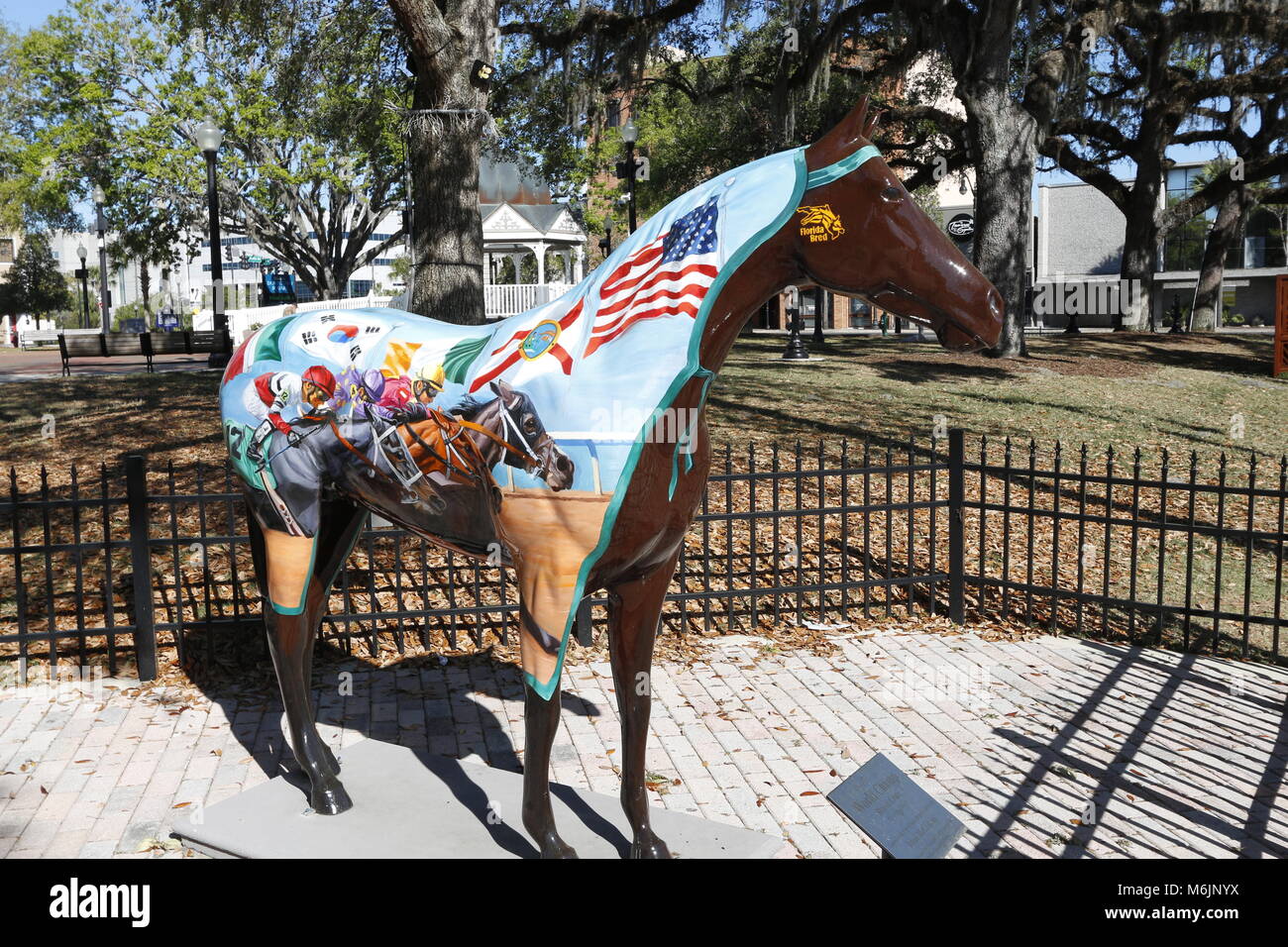 Un bellissimo dipinto di cavallo scultura, parte di Horse Fever, un progetto di arte pubblica di cavalli dipinta da Marion Alleanza culturale in Ocala, Florida. Th Foto Stock