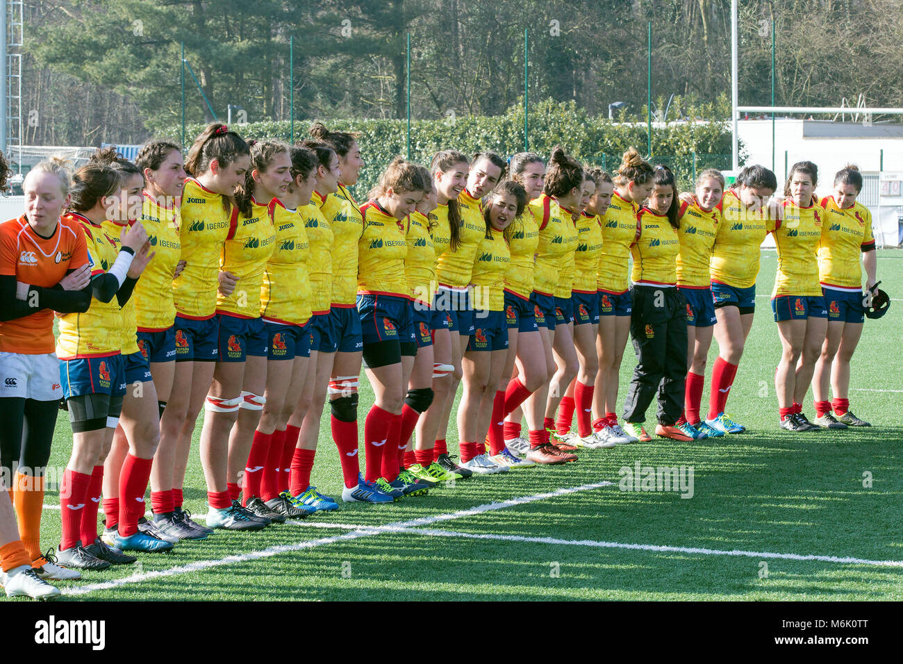 03 marzo 2018, il Belgio, Bruxelles: Donna Rugby Union, finale dell'Europa di rugby XV campionato 2018, Spagna vs Paesi Bassi. Il team spagnolo alla cerimonia di presentazione. -Nessun servizio di filo- Foto: Jürgen Keßler/dpa Foto Stock