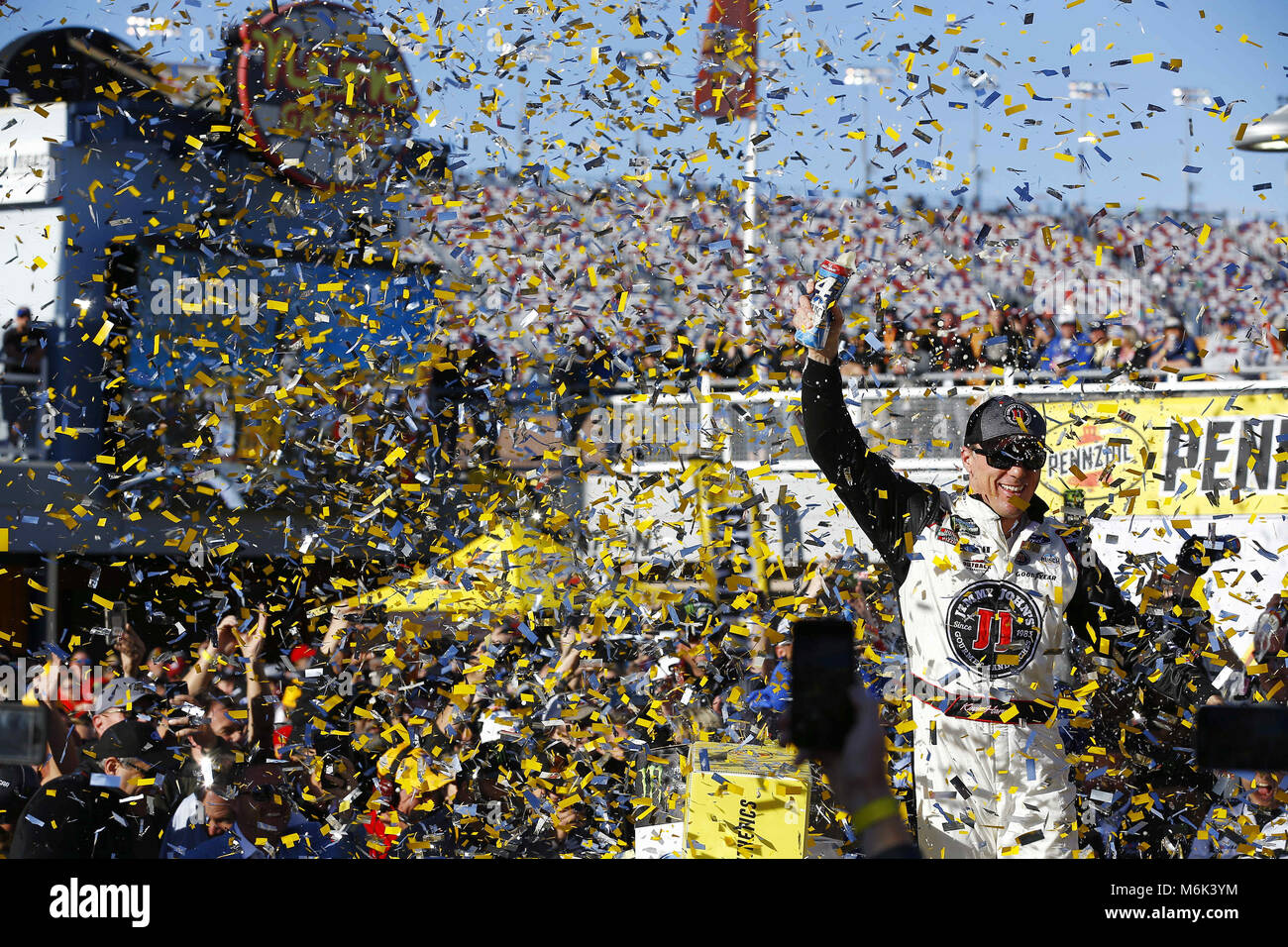 Las Vegas, Nevada, USA. Mar 4, 2018. Marzo 04, 2018 - Las Vegas, Nevada, USA: Kevin Harvick (4) celebra in corsia di vittoria dopo aver vinto la Pennzoil 400 a Las Vegas Motor Speedway di Las Vegas, Nevada. Credito: Chris Owens Asp Inc/ASP/ZUMA filo/Alamy Live News Foto Stock