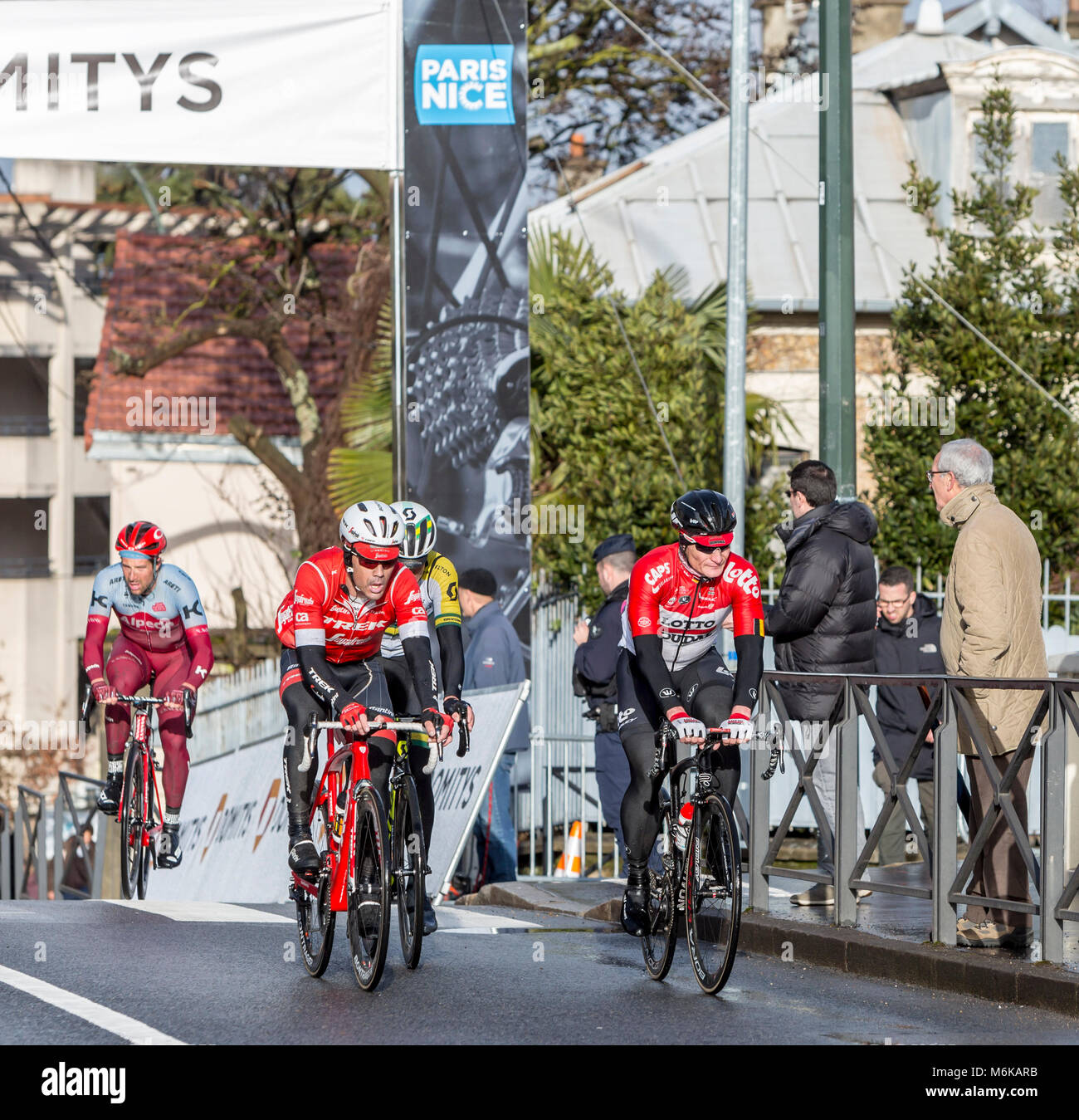 Meudon, Francia. Mar 4, 2018. Il ciclista tedesco Andre Greipel del Team Lotto-Soudal equitazione in un grouppetto durante la fase 1 della Parigi-nizza 2018. Credito: Radu Razvan/Alamy Live News Foto Stock