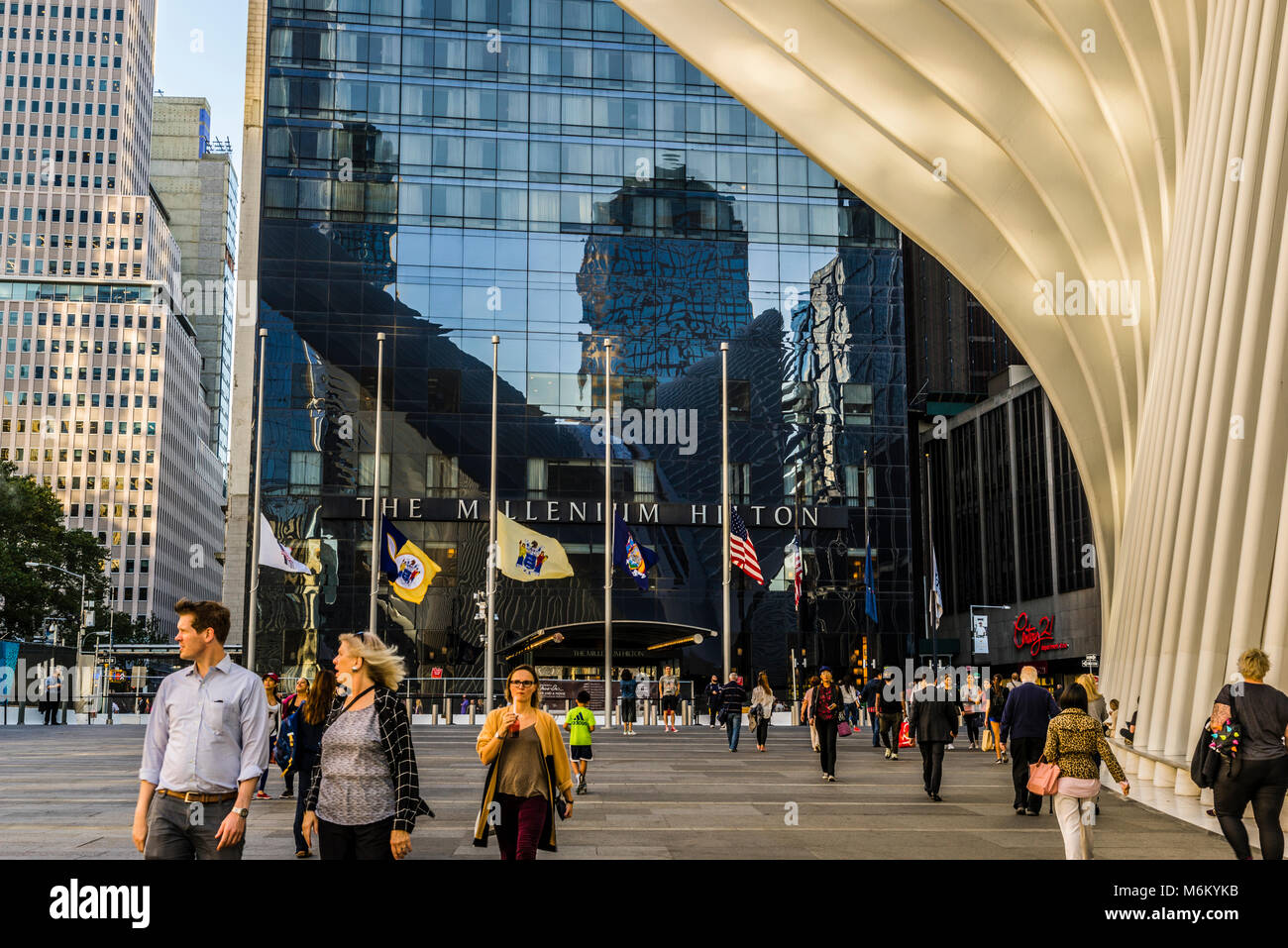 Il Millennium Hilton World Trade Center station (percorso) Manhattan _ New York New York, Stati Uniti d'America Foto Stock