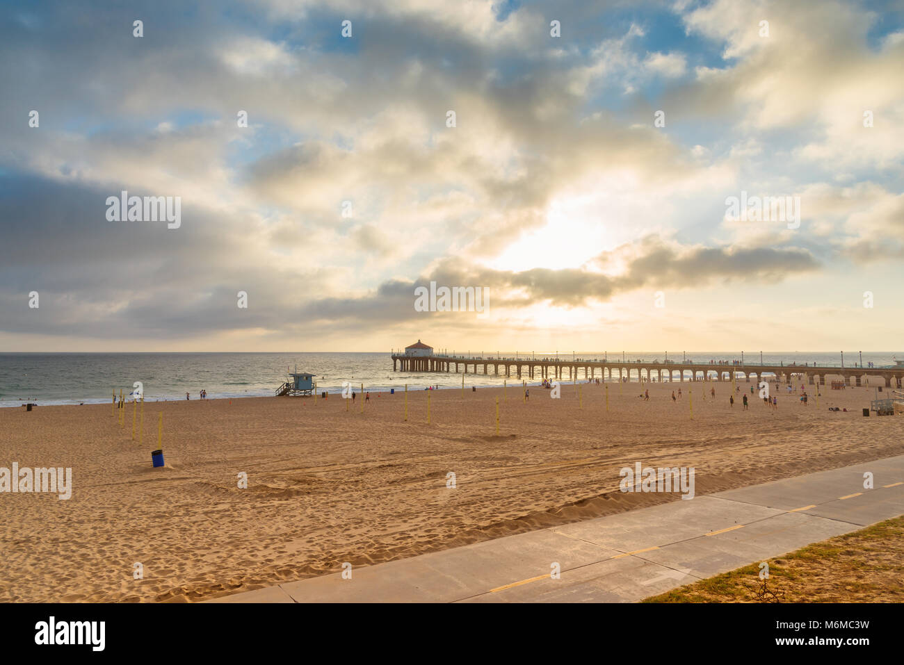 Manhattan Beach e il molo al tramonto, Los Angeles, California. Foto Stock