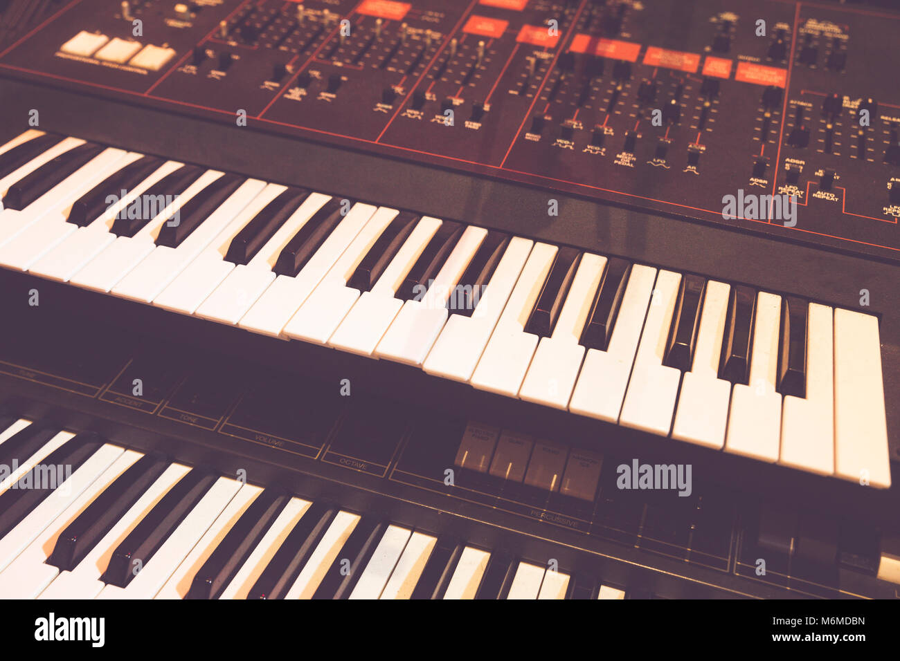 I tasti di un pianoforte digitale utilizzato per un concerto dal vivo Foto Stock