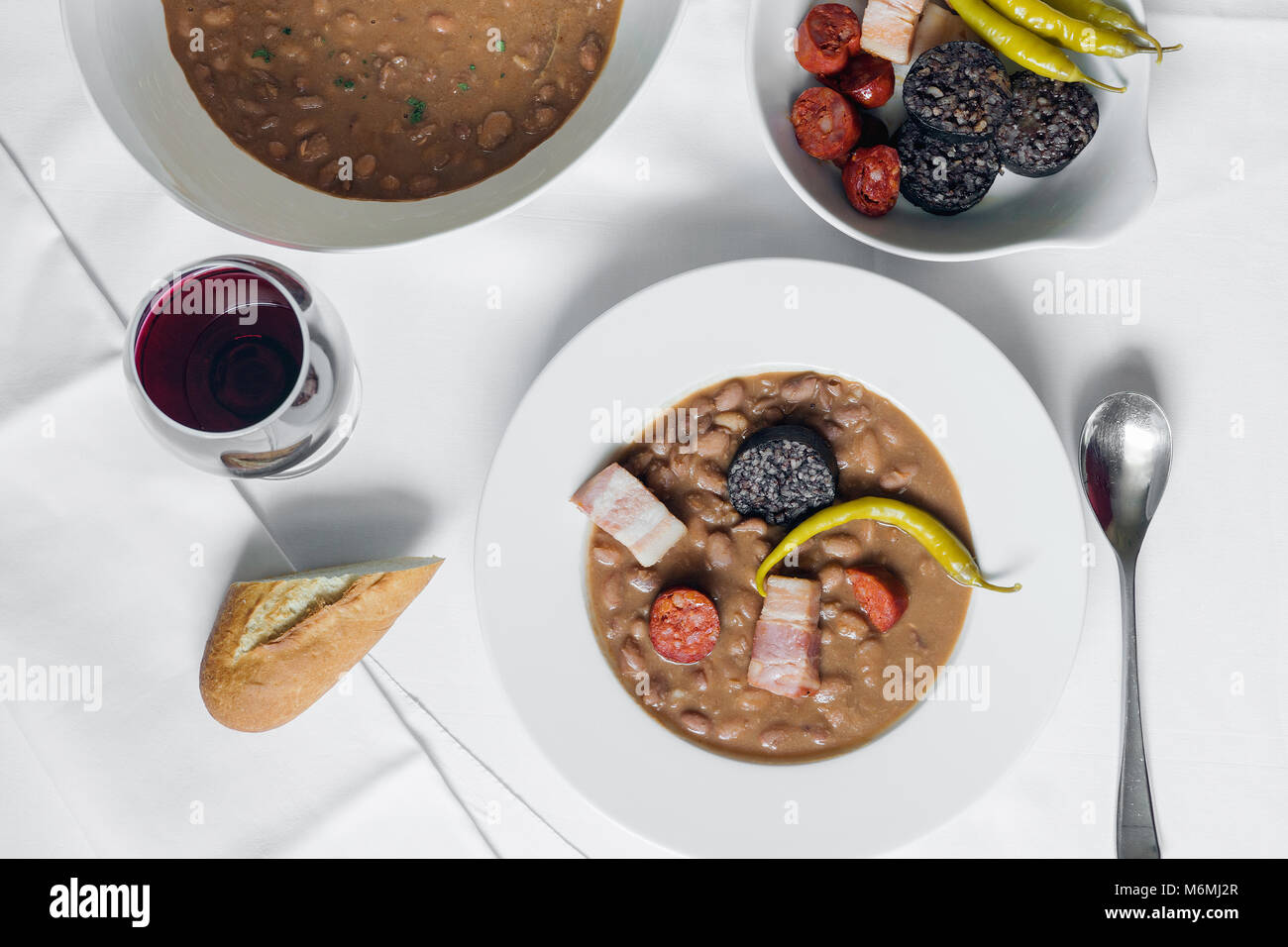 Fagioli lessati con carne di maiale Foto Stock