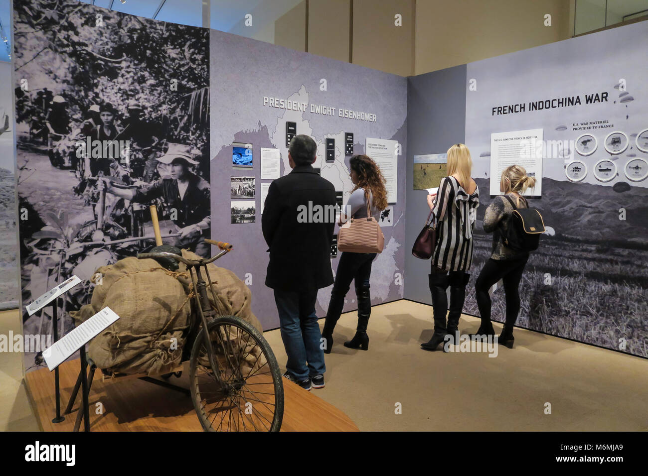 La guerra del Vietnam: 1945 - 1975 Mostra presso la New York Historical Society, Upper West Side, NYC, STATI UNITI D'AMERICA Foto Stock