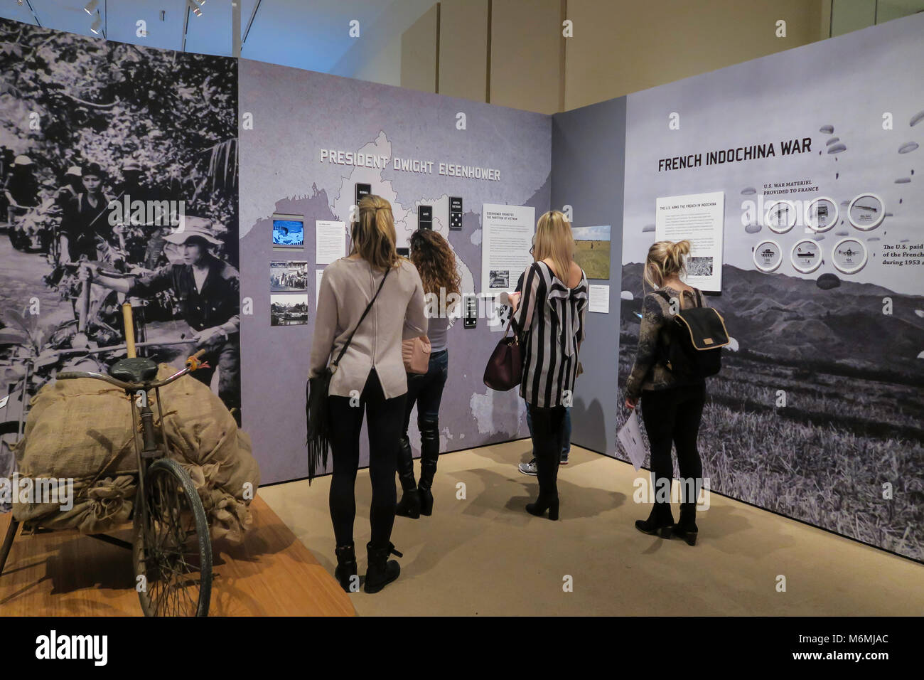 La guerra del Vietnam: 1945 - 1975 Mostra presso la New York Historical Society, Upper West Side, NYC, STATI UNITI D'AMERICA Foto Stock