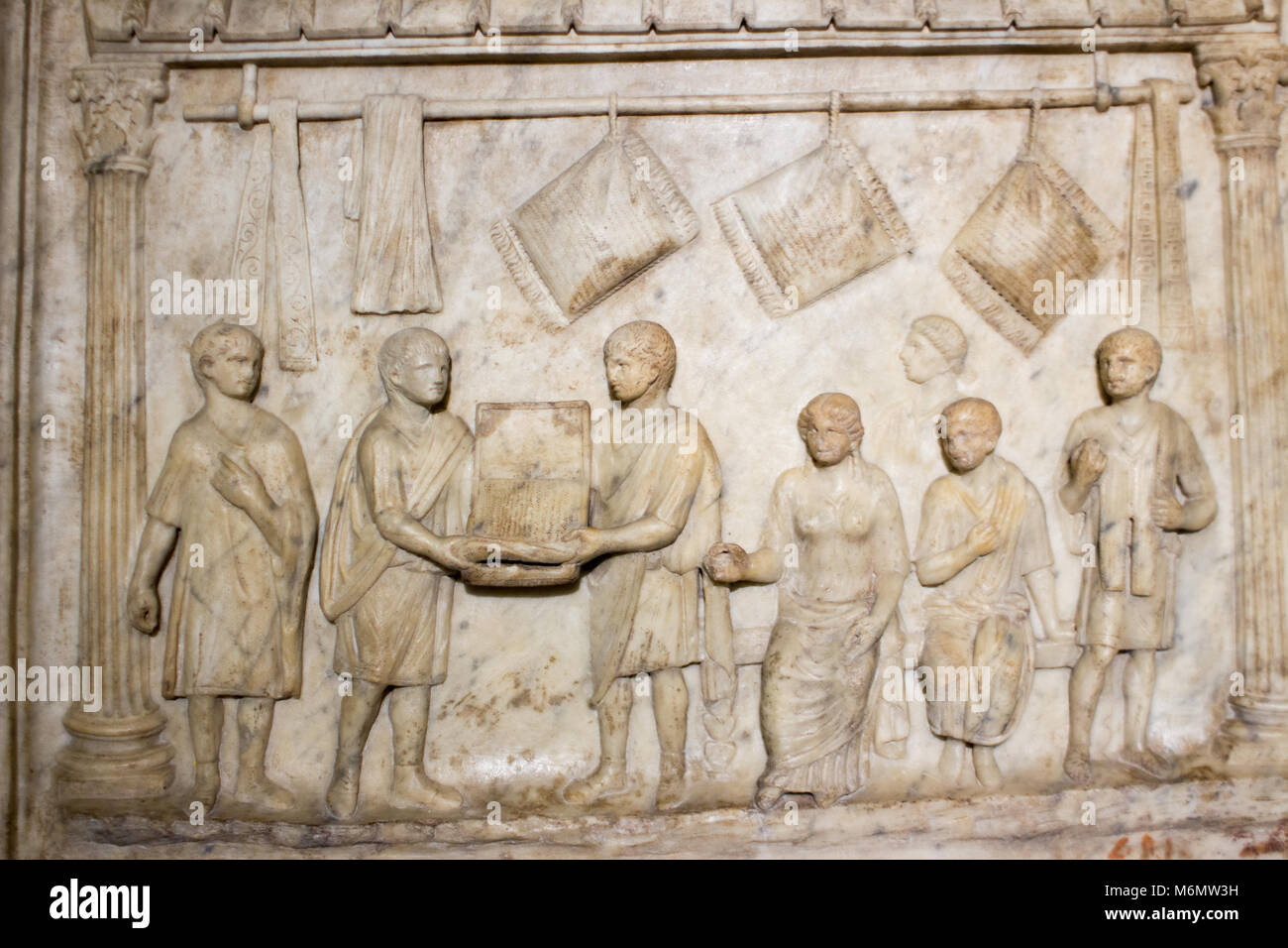 La scrittura di romano e bassorilievi di epoca imperiale archeologia italia museo di modena Foto Stock