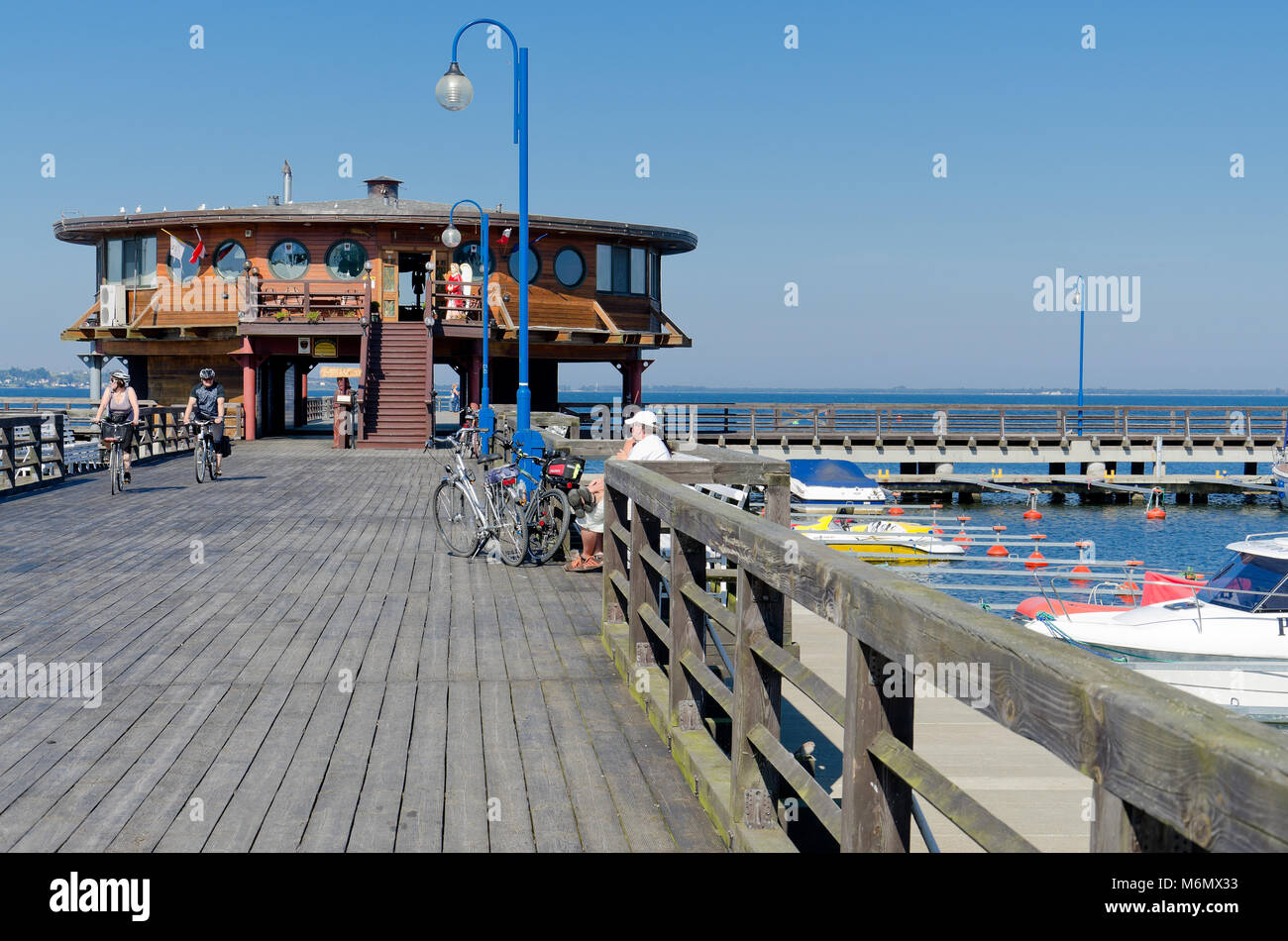 Pier e marina in Puck (Ger. Putzig), provincia di Pomerania, in Polonia, in Europa. Foto Stock