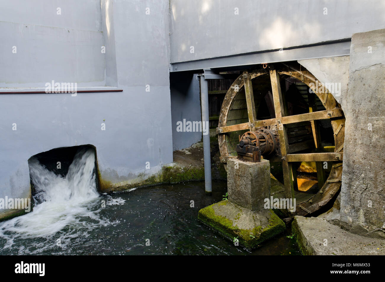 Xvi secolo fucina di acqua al flusso di Oliwa in gioia Valley. Gdansk, provincia di Pomerania, in Polonia, in Europa. Foto Stock