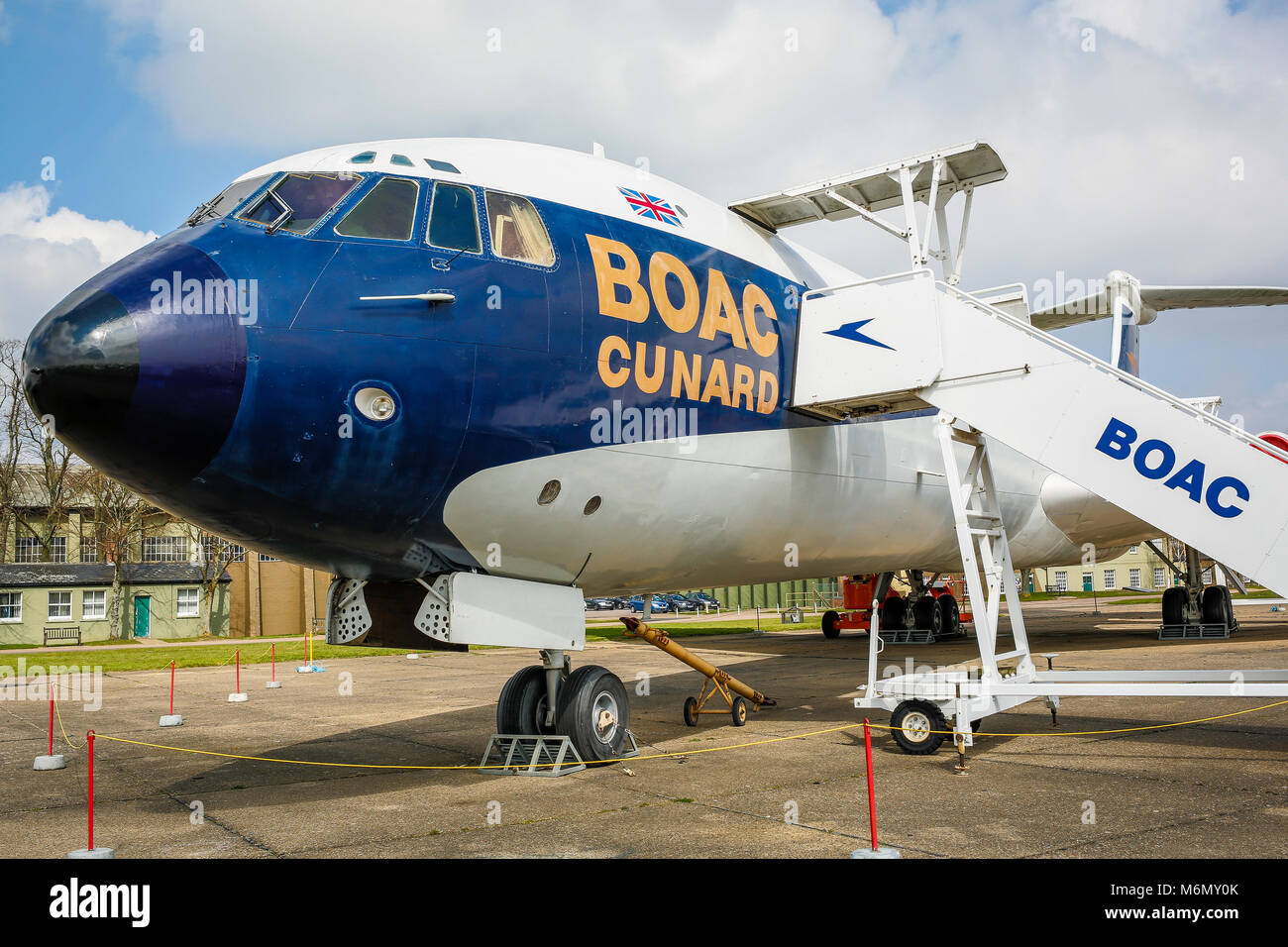Vickers VC-10 in BOAC Cunard livrea sul perimetro aviosuperficie presso l'Imperial War Museum Duxford, Cambridgeshire, Regno Unito. Foto Stock