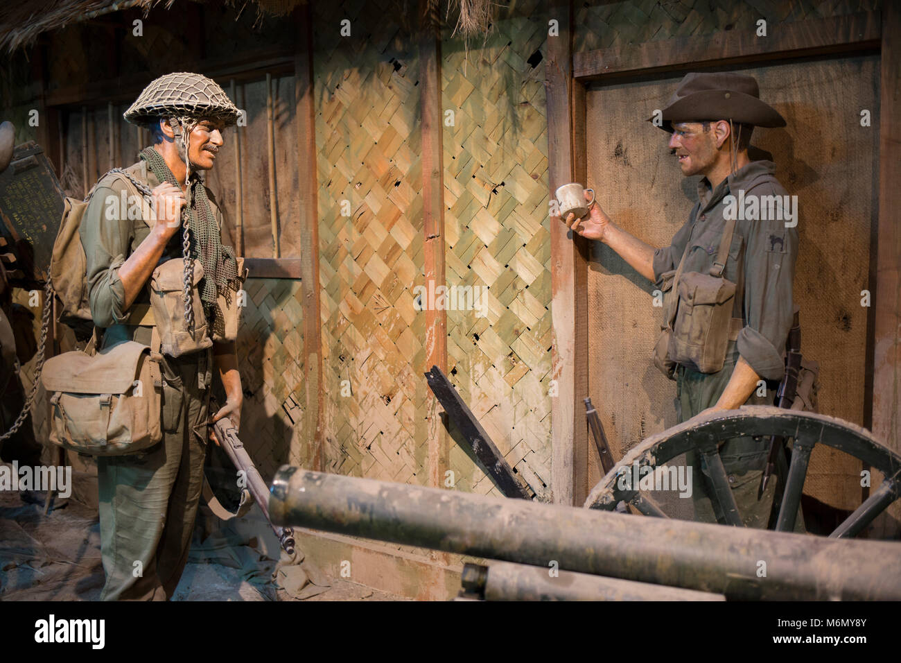 II Guerra Mondiale di scenari militari e rievocazioni nella guerra terrestre della zona a Duxford Imperial War Museum, Cambridgeshire, Regno Unito. Foto Stock