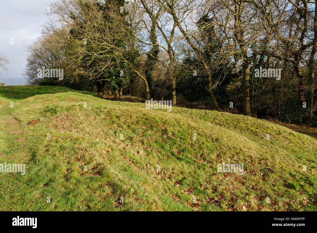 Il sito noto come Beacon Hill, anche come accampamento romano, con è ondulata di terrapieni. Il punto più alto nel Norfolk e situato al di sopra di West Runton, Cromer, Regno Unito Foto Stock