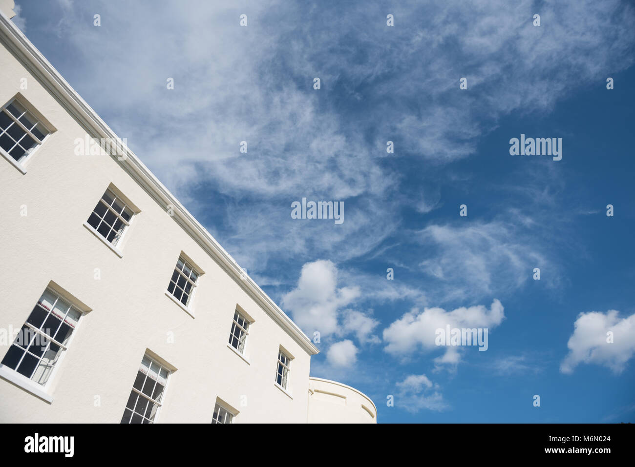 Architettura georgiana edificio con cielo blu Foto Stock
